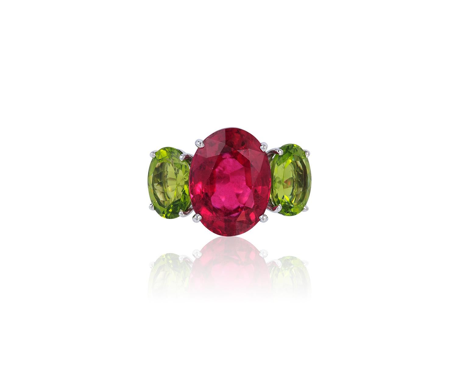 Andreoli Rubelite Peridot Platinum Ring

This ring features:
- 6.72 Carat Peridot
- 10.27 Carat Rubelite
- 8.14 Gram Platinum
- Made In Italy