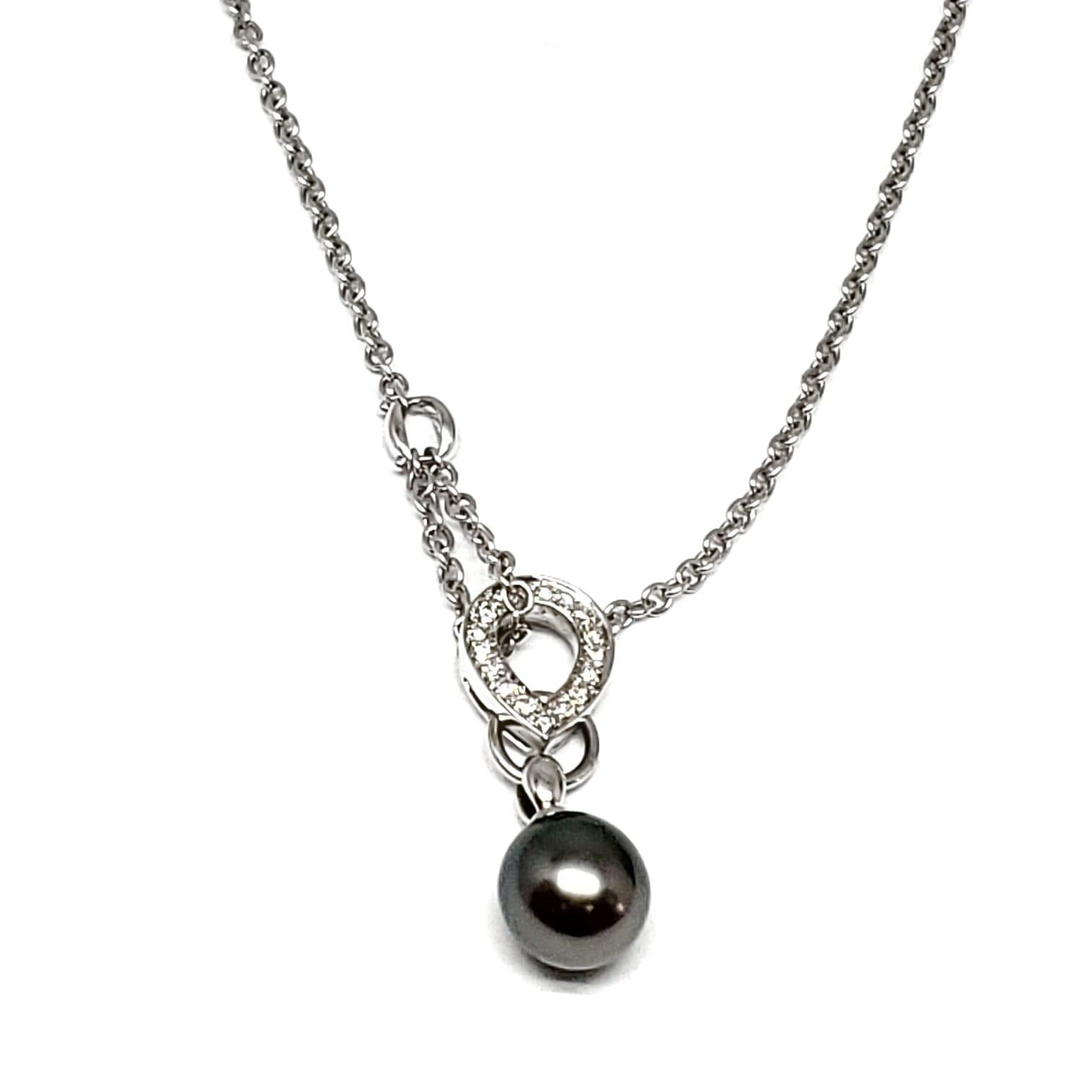 Andreoli Tahitian Pearl Drop Diamond Pendant 18 Karat White Gold Chain Necklace

This Andreoli Pendant features:

- 0.38 carat diamond
- 13.00mm x 11.00mm Tahitian Drop Pearl
- 18 Karat White Gold
- Made in Italy