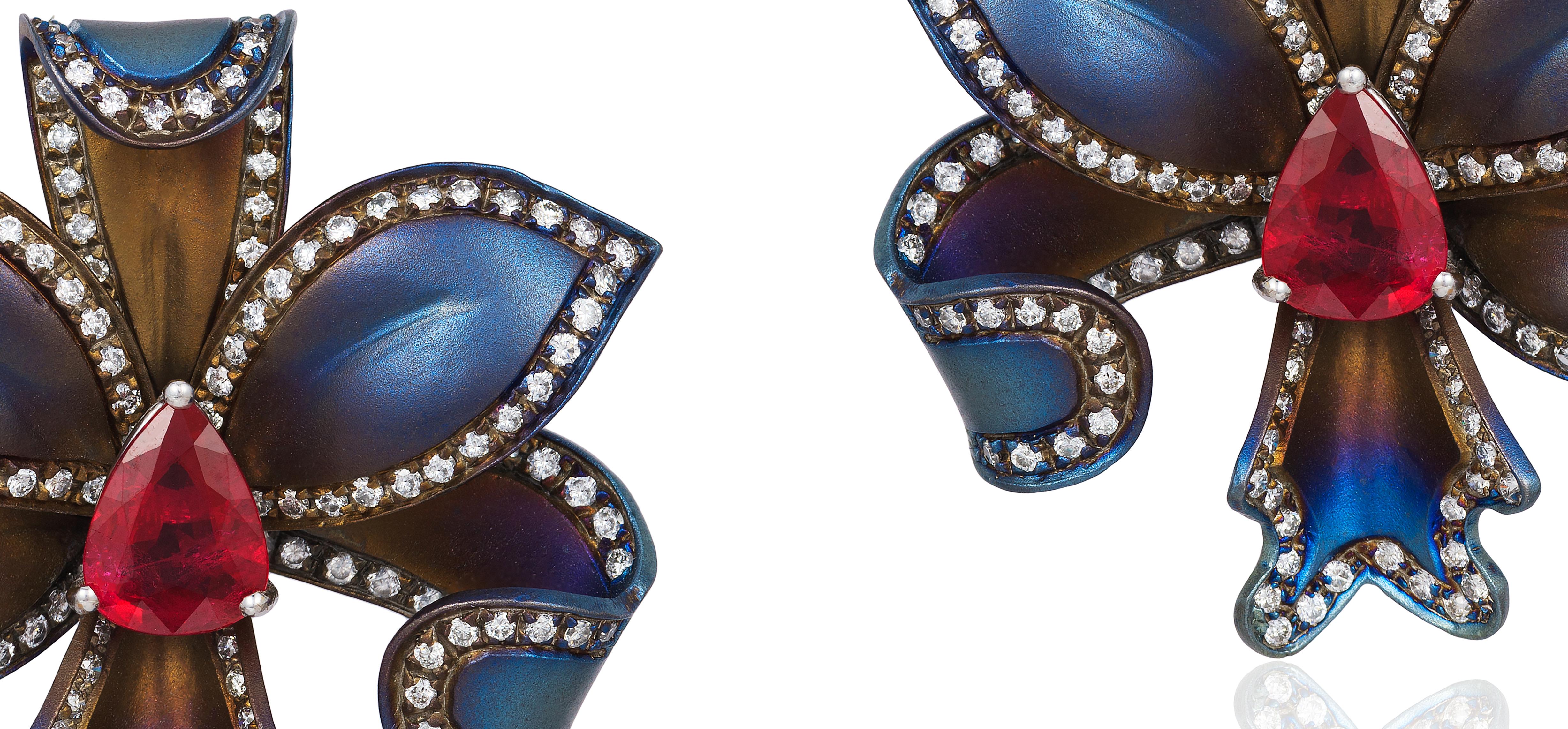 Andreoli Blumenohrringe mit Clip-On-Ohrring aus Titan, Rubin und Diamant (Zeitgenössisch) im Angebot
