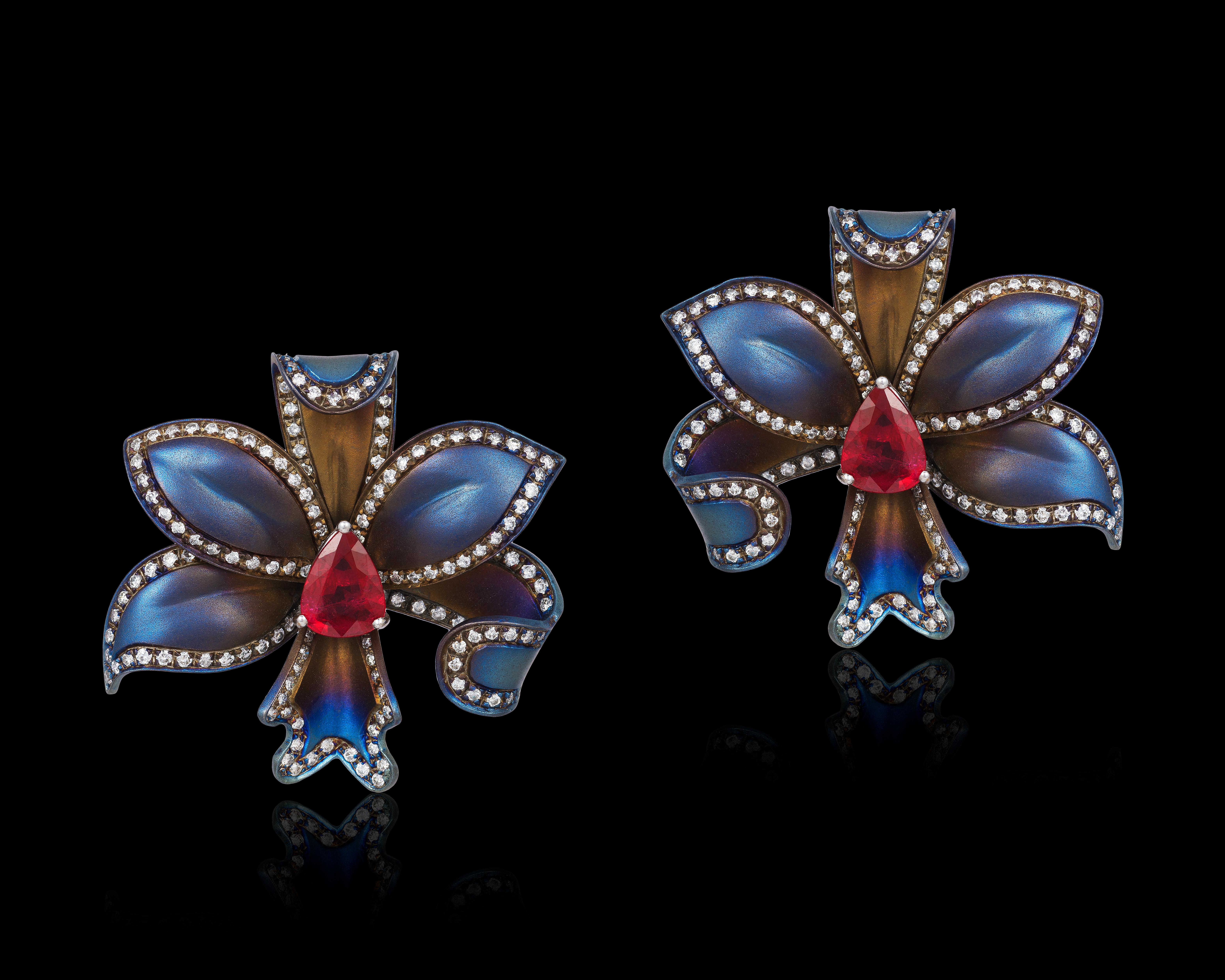 Andreoli Blumenohrringe mit Clip-On-Ohrring aus Titan, Rubin und Diamant (Tropfenschliff) im Angebot