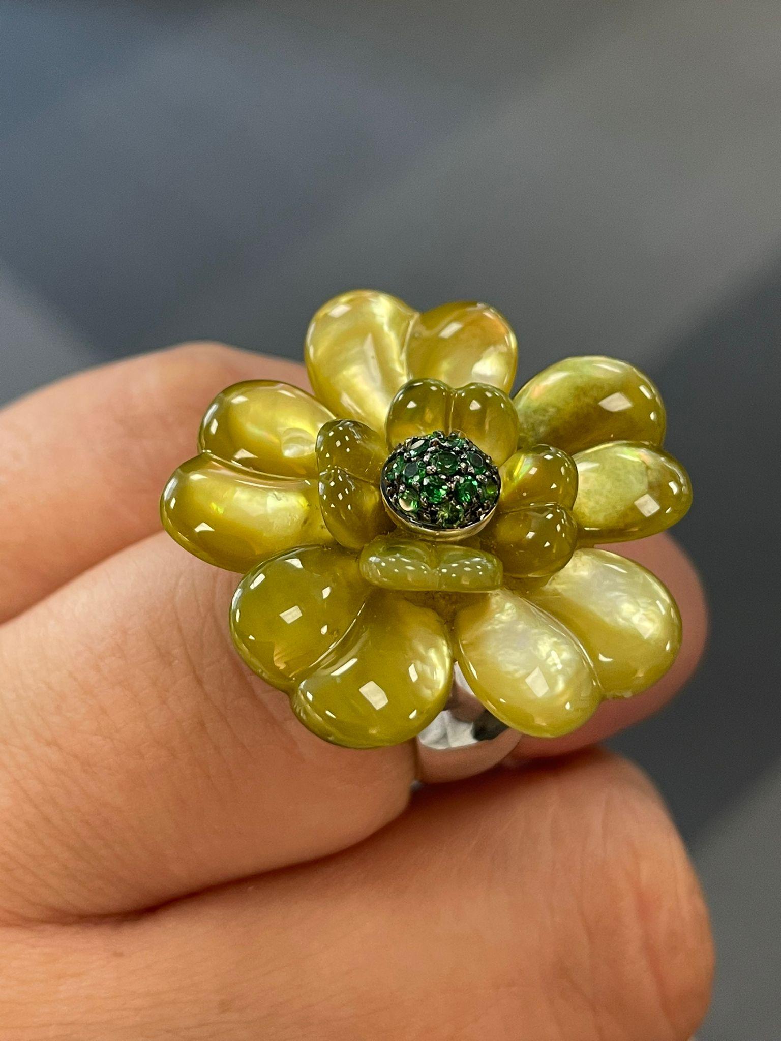 Round Cut Andreoli Tsavorite Garnet Green Dyed Mother of Pearl Flower Cocktail Ring For Sale
