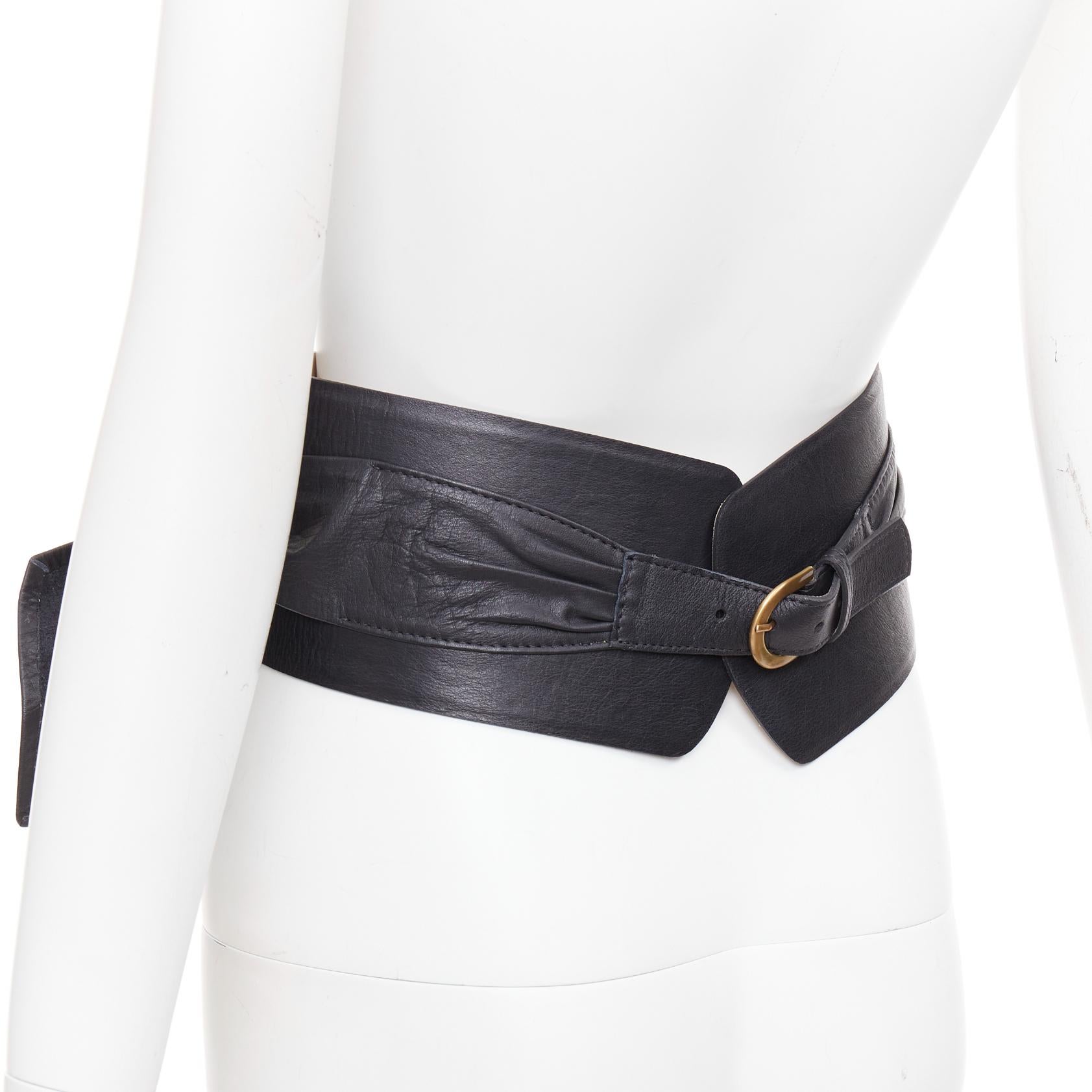Andre OTALORA Viviendo Obi ceinture large en cuir noir à boucle sur le devant Pour femmes en vente