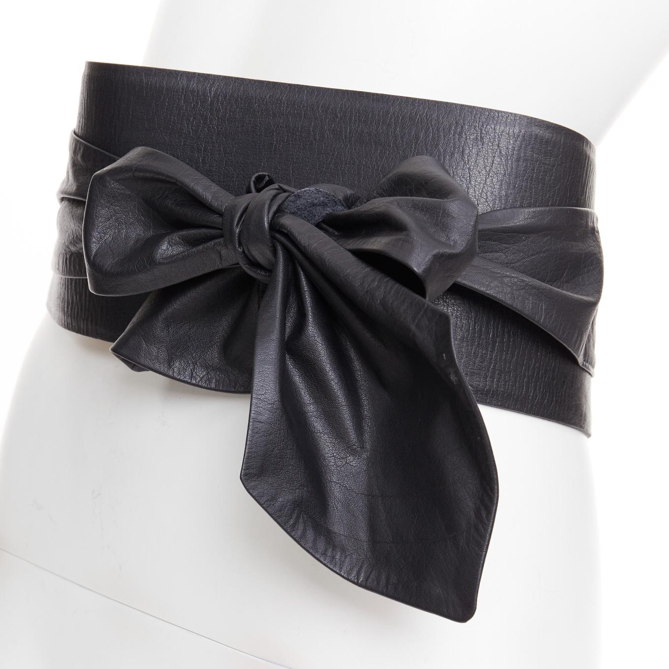 Andre OTALORA Viviendo Obi ceinture large en cuir noir à boucle sur le devant en vente 2