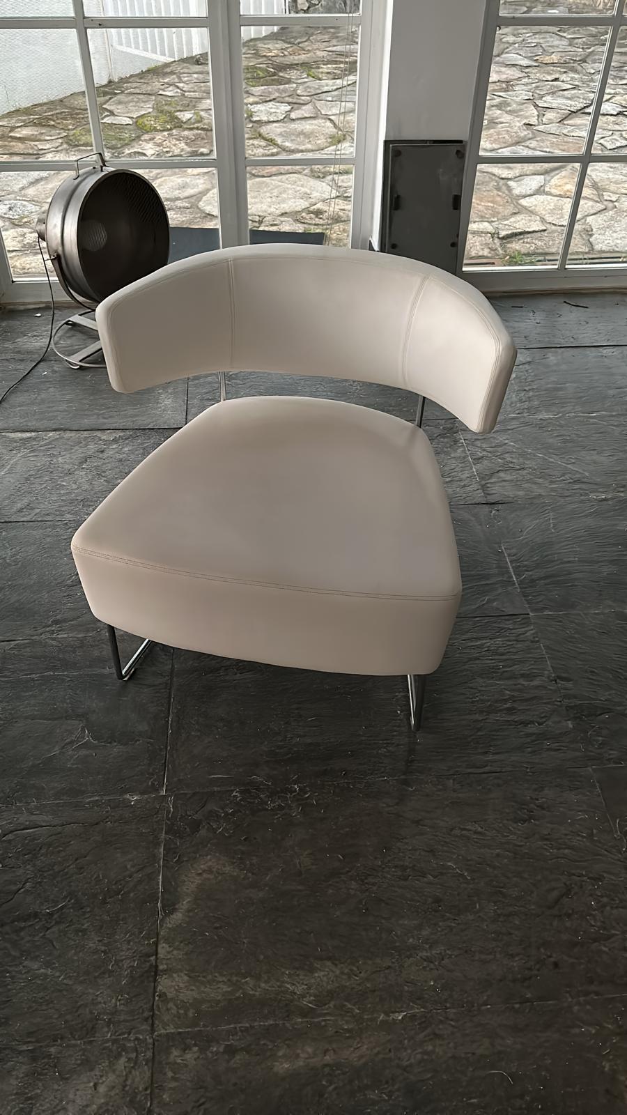 Andreu World Taurus BU4201  Pair of Armchair In Excellent Condition For Sale In Madrid, ES