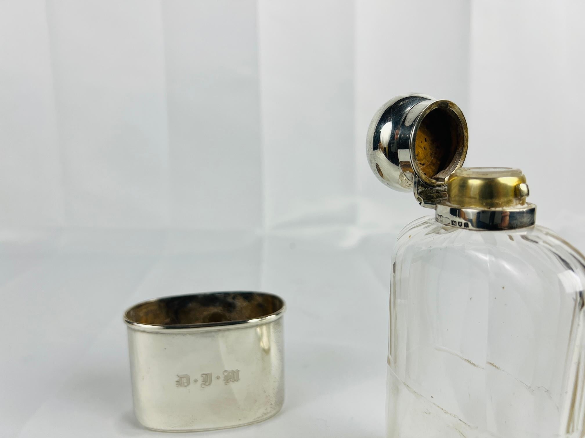 Andrew Barrett & Sons Flask aus Sterlingsilber und Glas mit Verschluss aus dem 20. Jahrhundert. im Angebot 1