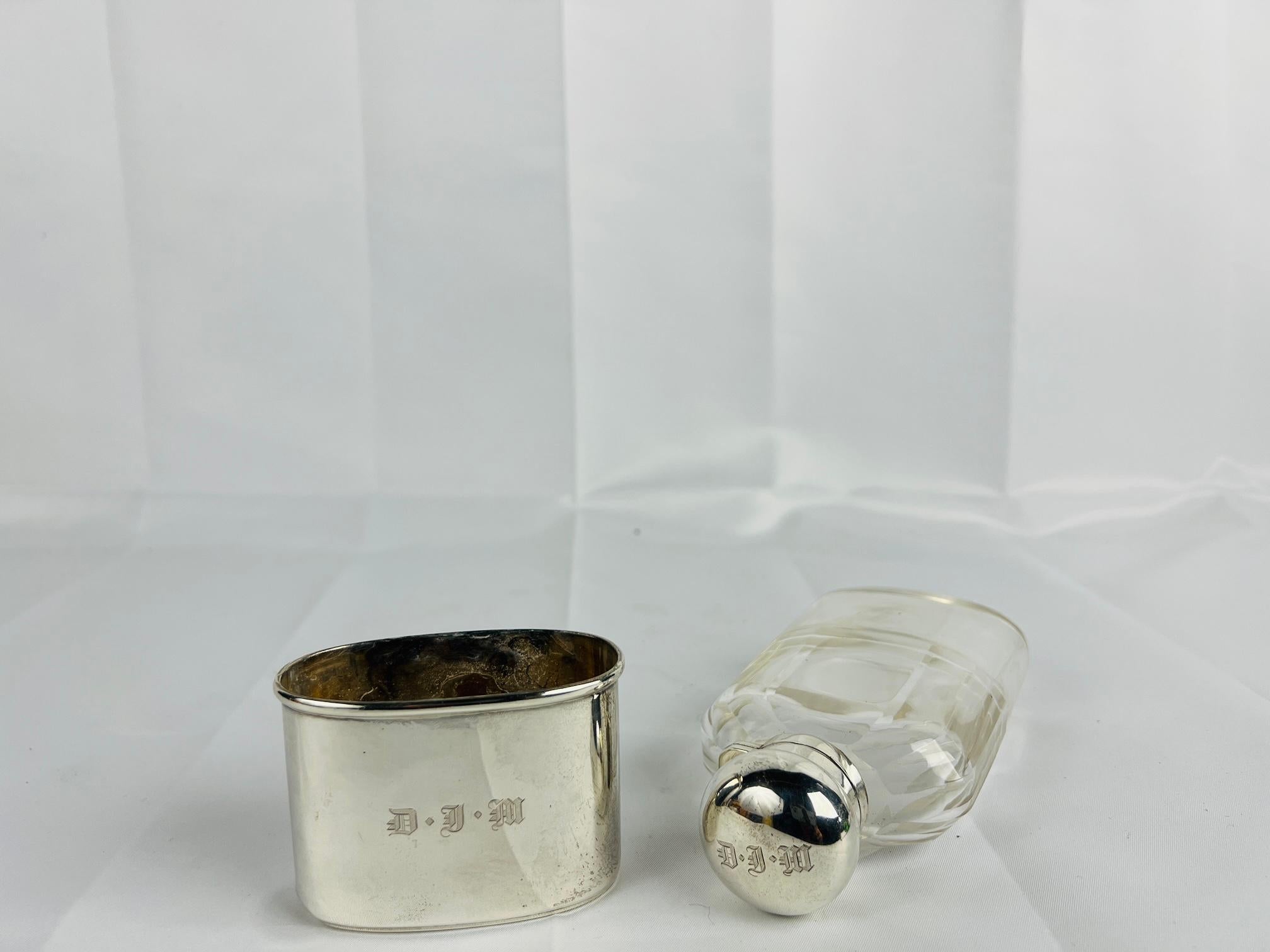 Andrew Barrett & Sons Flask aus Sterlingsilber und Glas mit Verschluss aus dem 20. Jahrhundert. im Angebot 2