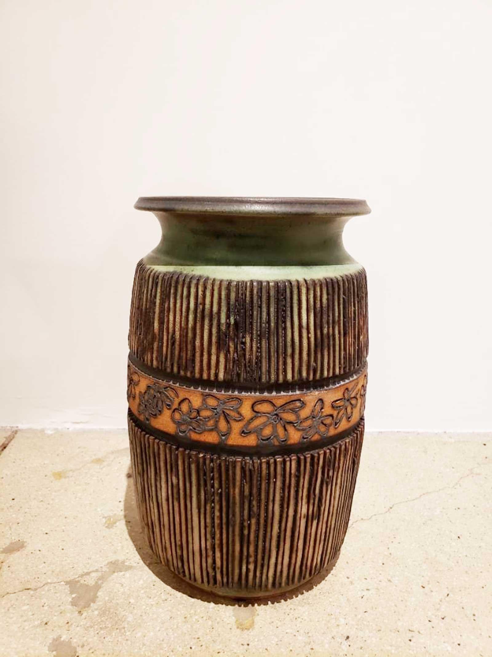 Mid-Century Modern Vase en céramique signé Andrew Bergloff (1929-2015) en vente
