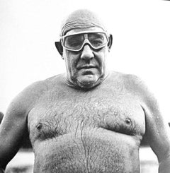 Ian - The Serpentine Swimming Club (02) - Portrait en noir et blanc, homme, lunettes de natation