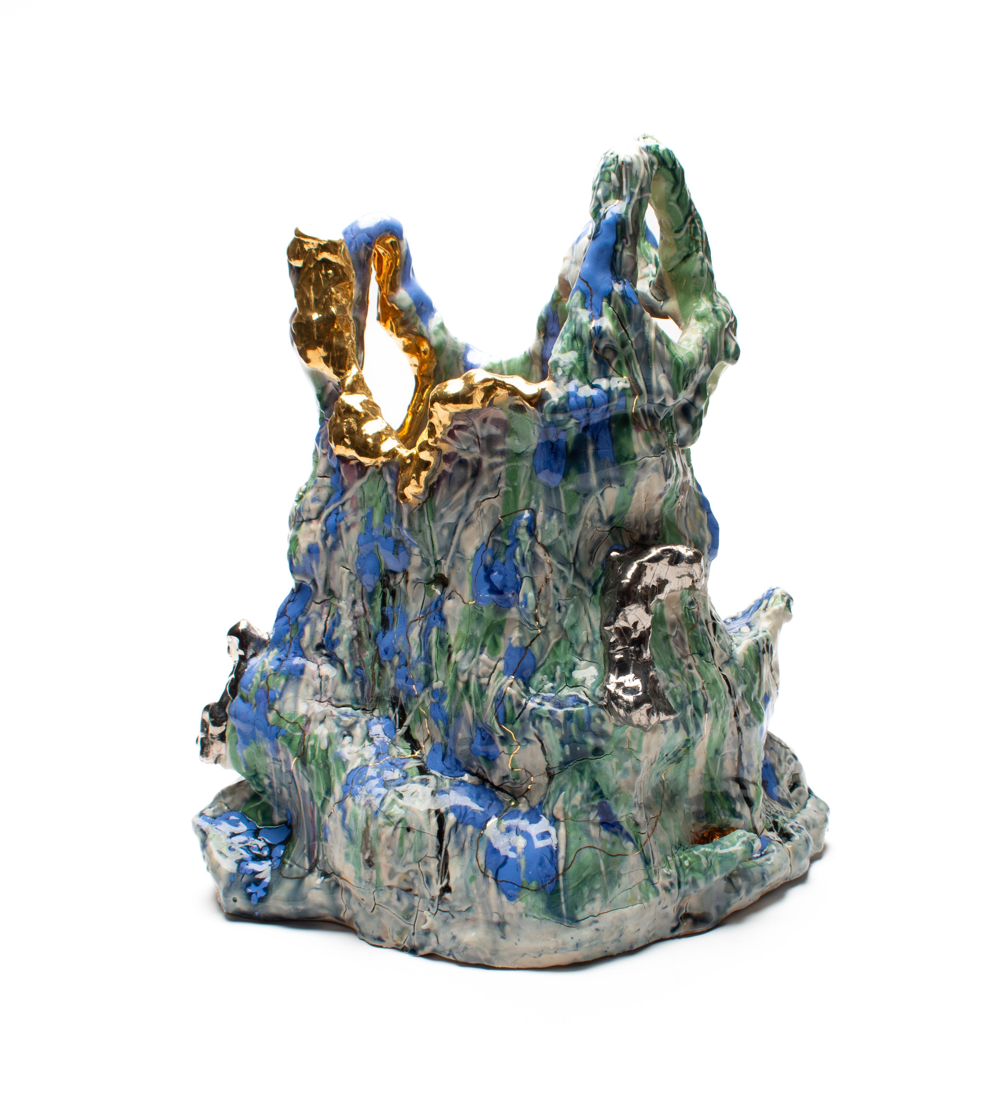Darma July, Andrew Casto, 2025, Scultura in porcellana con smalto a lustro d'oro