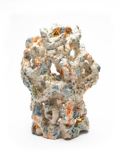 Heap, Andrew Casto, 2025, Escultura de porcelana con esmalte de brillo dorado