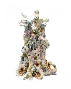 Molluski, Andrew Casto, 2025, Scultura in porcellana con smalto a lustro d'oro