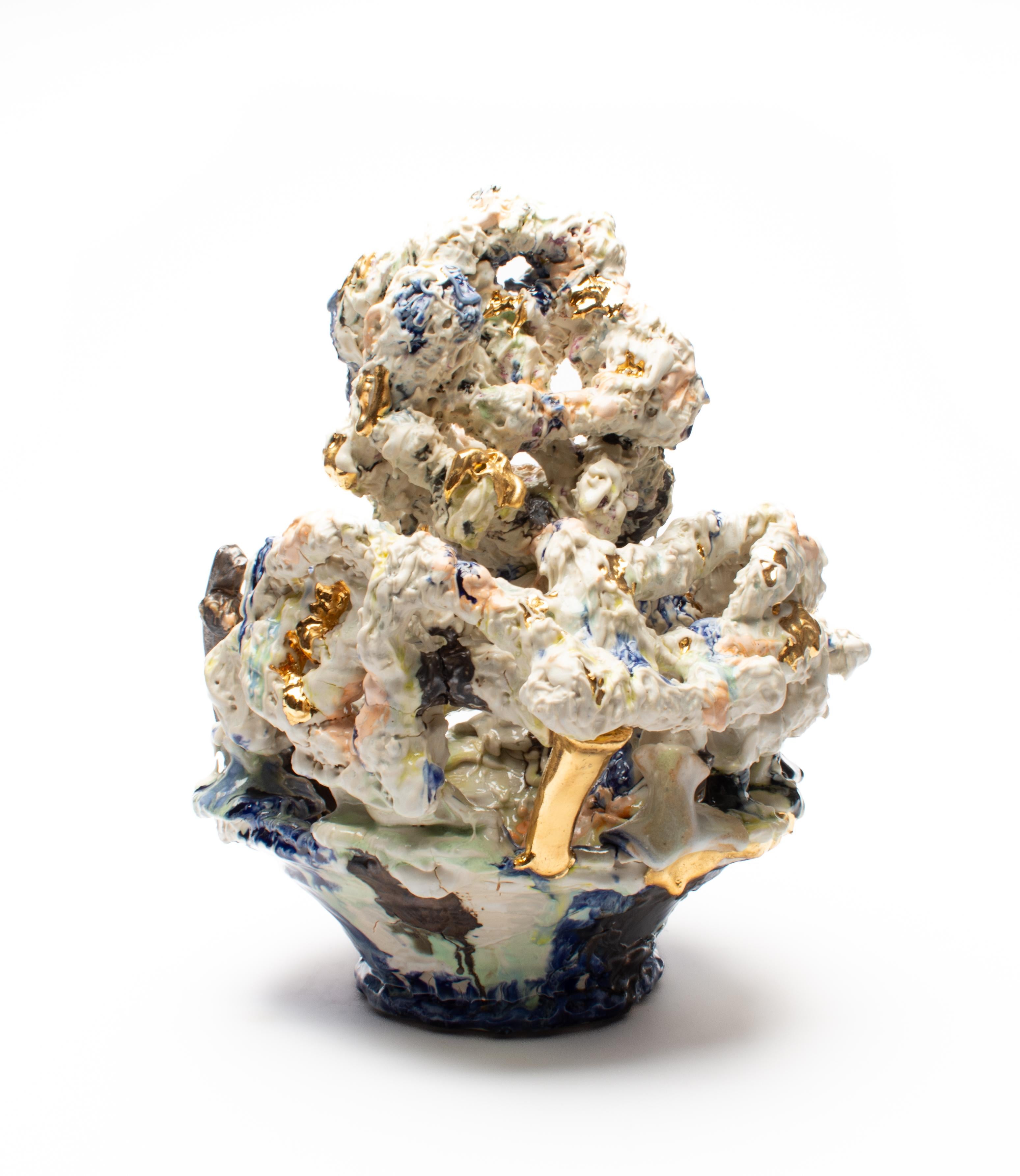 Hablamos de luciérnagas, Andrew Casto, 2025, Escultura de porcelana con brillo dorado