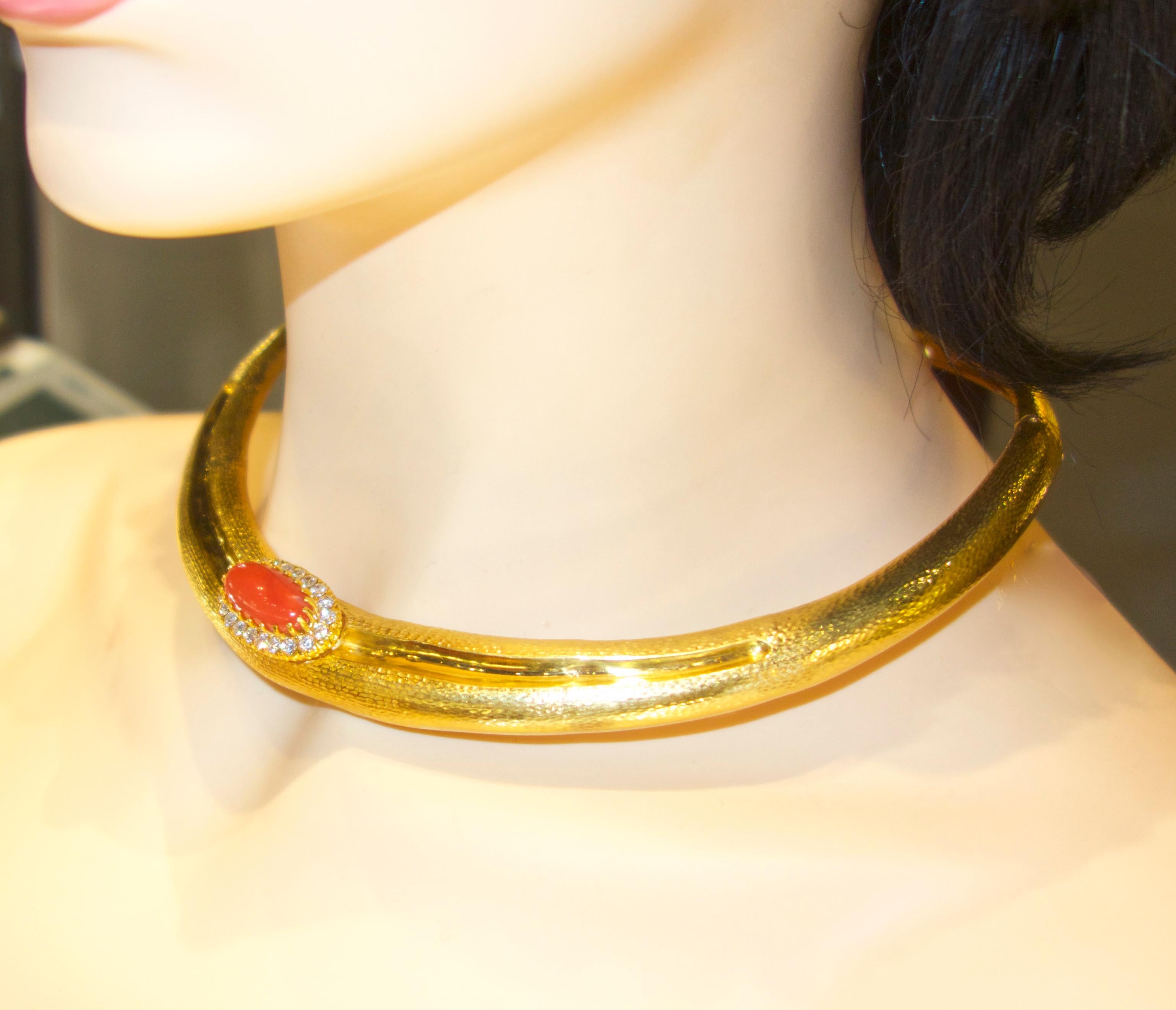 Andrew Clunn 18 Karat, Coral and Diamond Necklace, circa 1960 In Good Condition In Aspen, CO