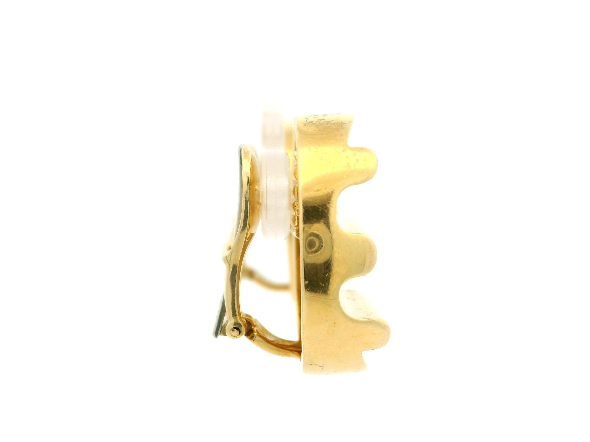 Women's Andrew Clunn 18k Yellow Gold Ridged Grooved Dual Finish Oval Clip On Earrings For Sale