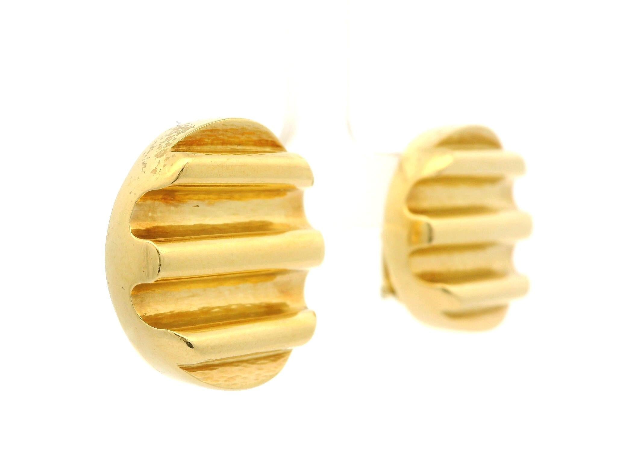 Andrew Clunn 18k Yellow Gold Ridged Grooved Dual Finish Oval Clip On Earrings For Sale 4