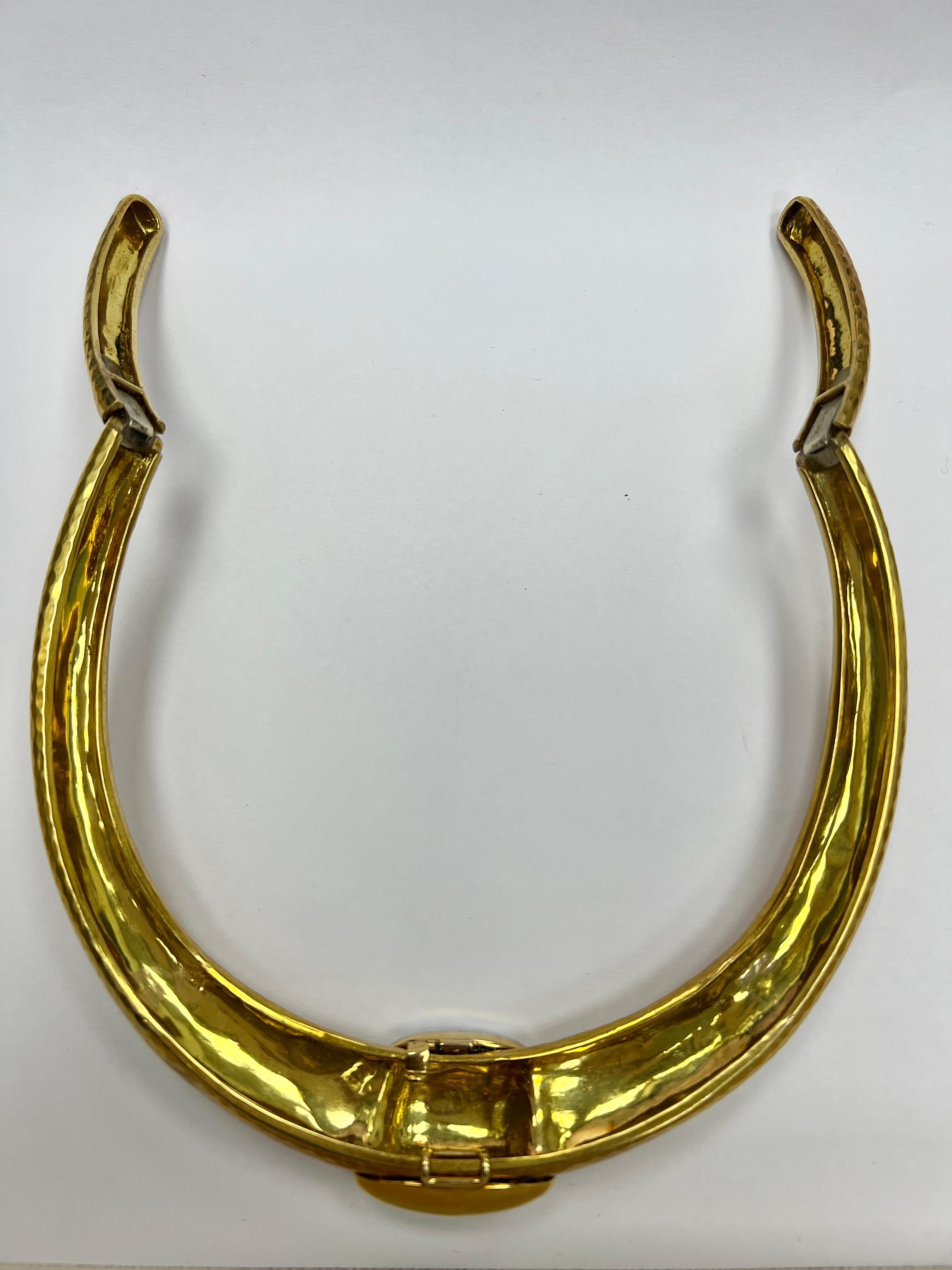 Andrew Clunn 1970s Diamond Hammered Gold Platinum Buckle Collar Necklace in vendita 4