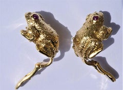 Andrew Clunn 1980s 18 Karat Yellow Gold Frog Earrings