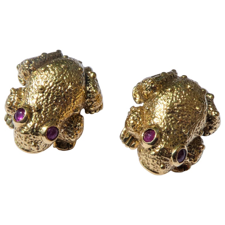 Andrew Clunn 1980s 18 Karat Yellow Gold Frog Earrings For Sale at 1stDibs