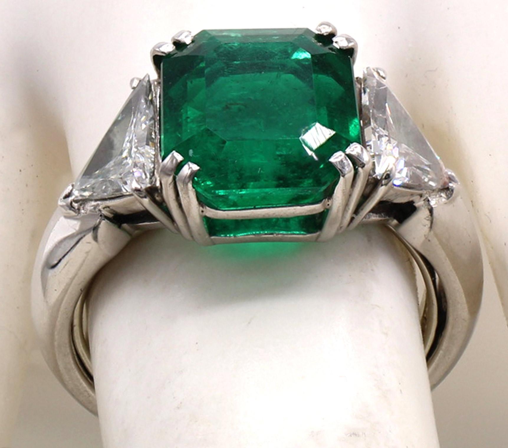 Gorgeous Colombian Emerald diamond platinum ring by renown jeweler Andrew Clunn. The perfectly cut square step cut emerald faces up larger than it's actual weight of 4.48 carats and this gemstone exhibits a luscious deep forest green with a