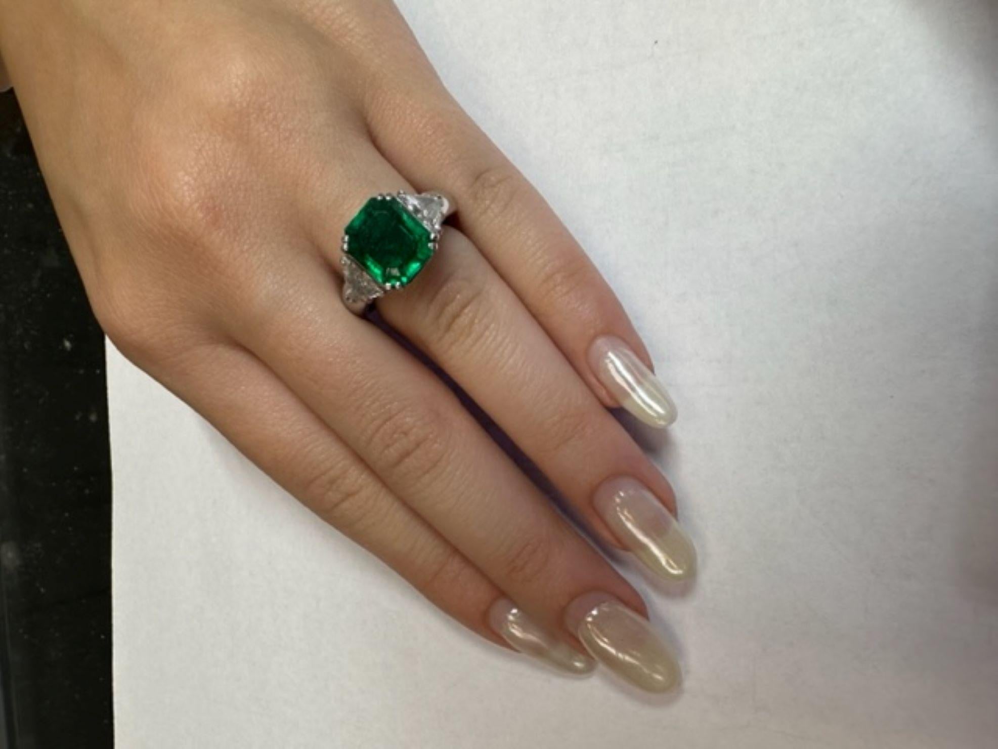 Women's or Men's Andrew Clunn 4.48 Carat Colombian Emerald Diamond Platinum Ring 