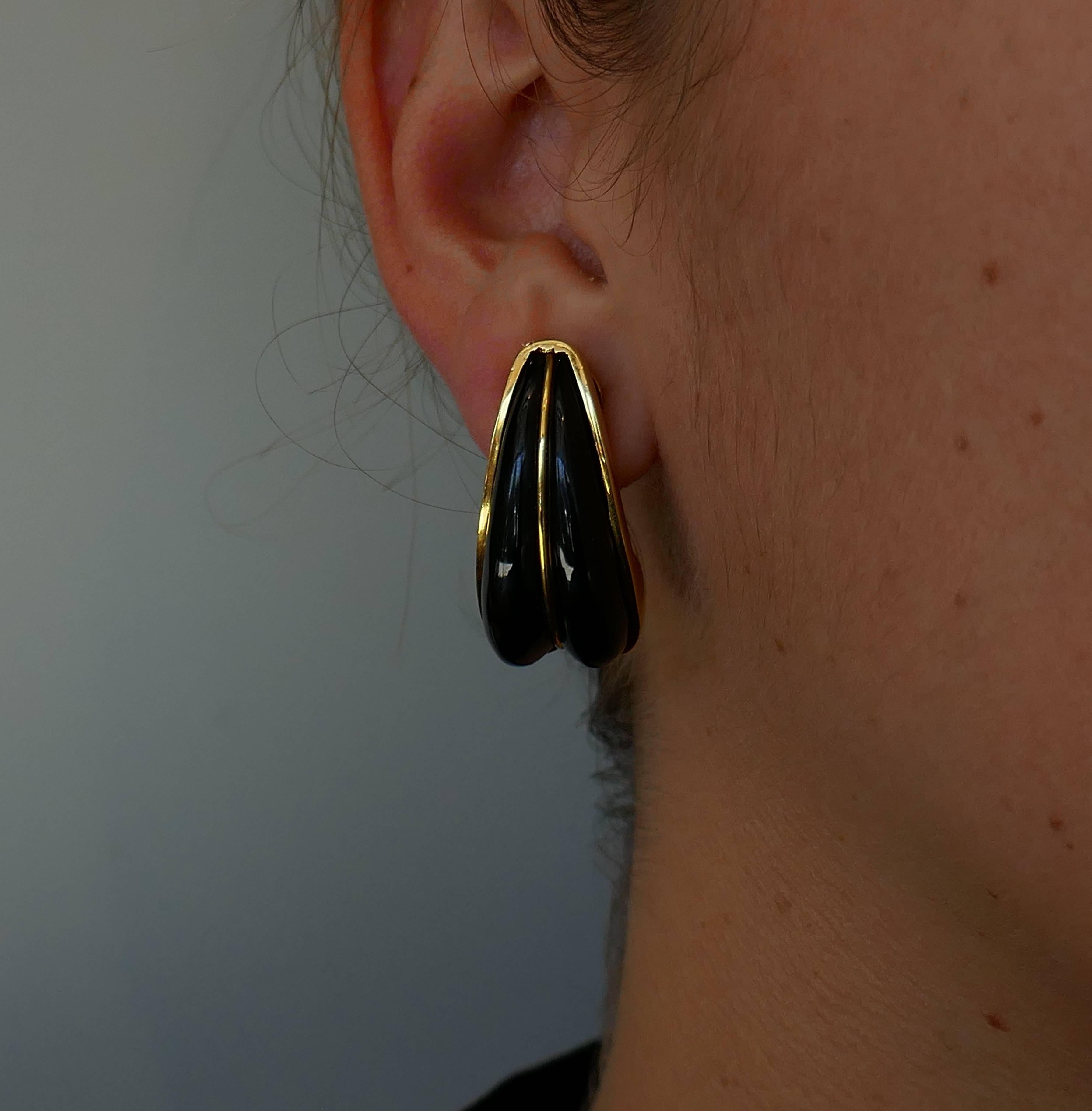Andrew Clunn Black Onyx 18 Karat Yellow Gold Earrings, 1970s In Excellent Condition In Beverly Hills, CA