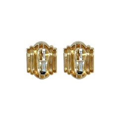 ANDREW CLUNN Ohrringe aus gehämmertem Gold