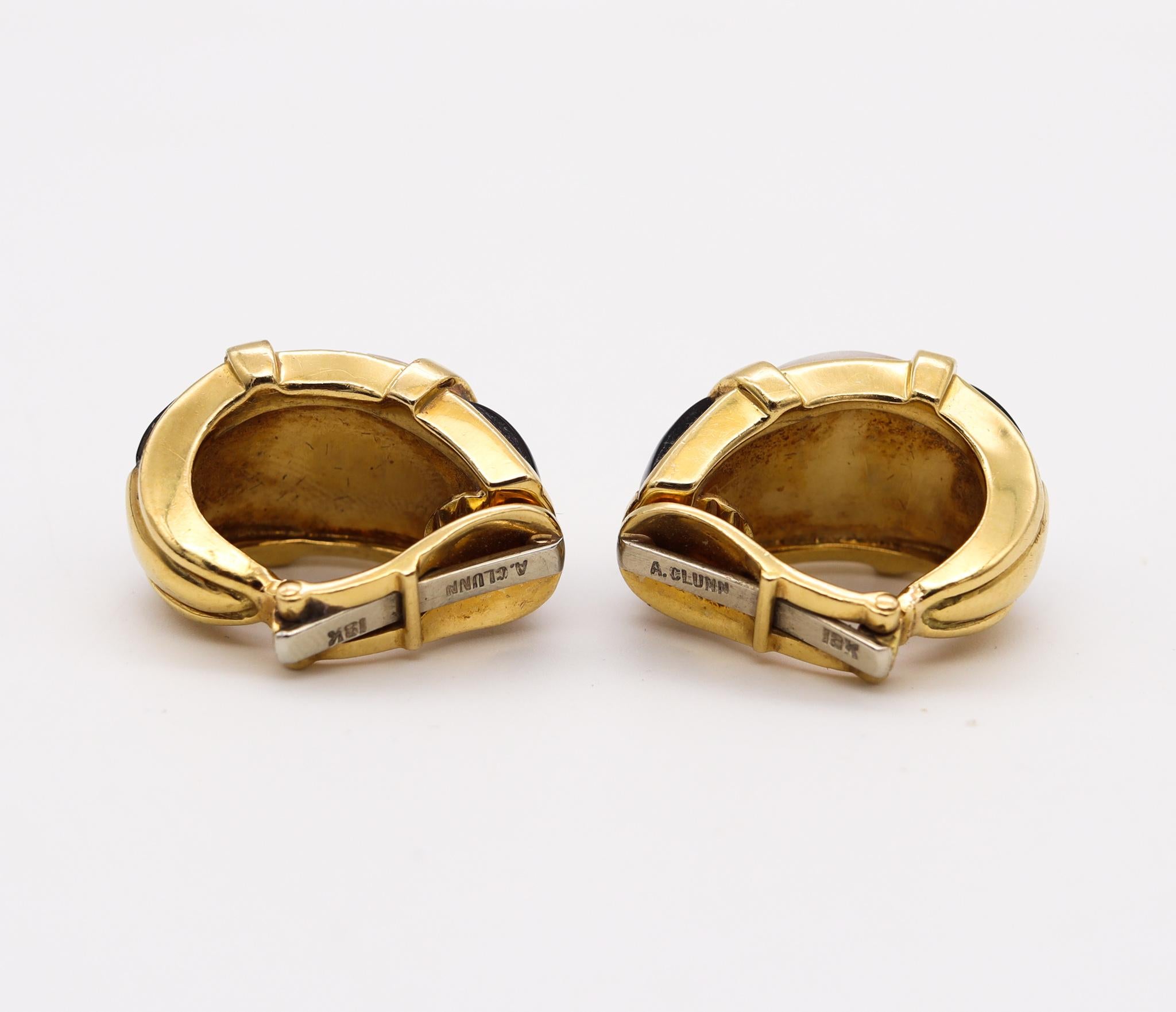 Andrew Clunn Boucles d'oreilles créoles New York en or jaune 18 carats avec nacre blanche et noire Pour femmes en vente