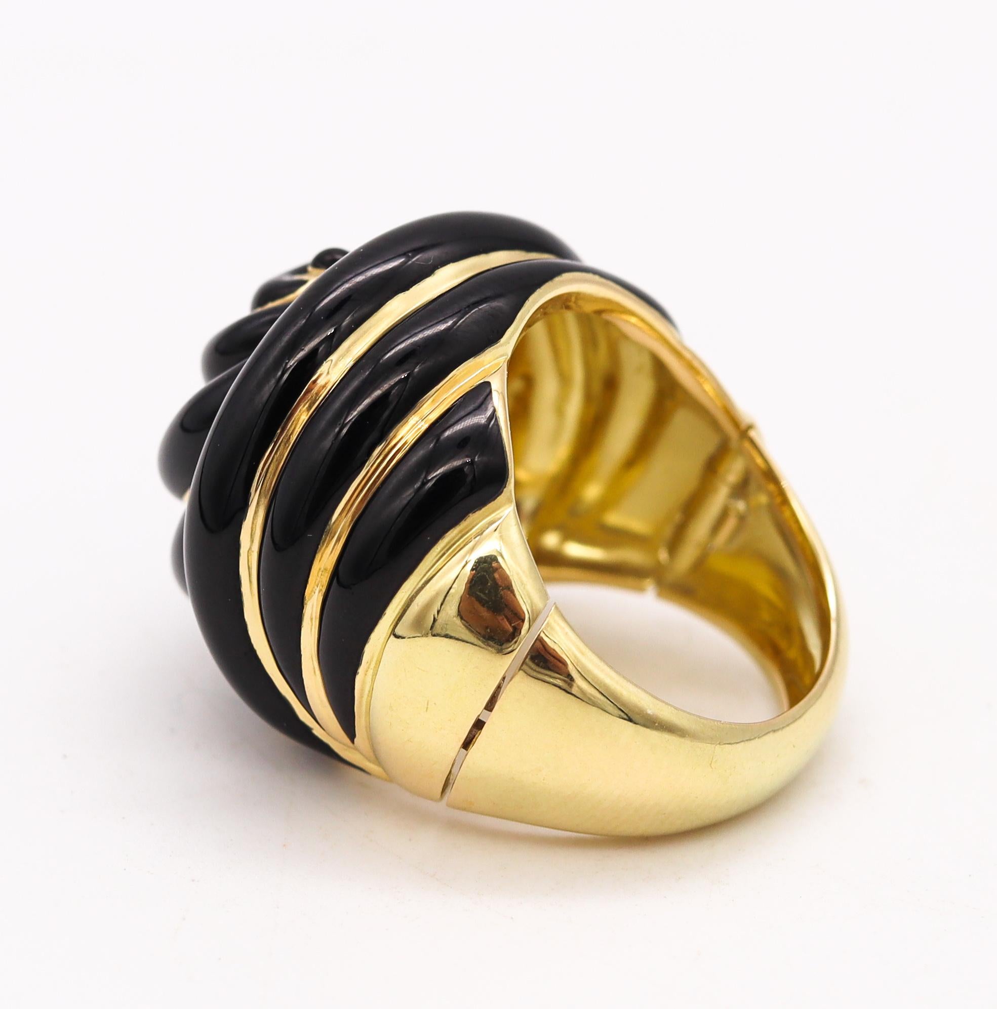 Andrew Clunn NYC Knots Cocktail Ring in Solid 18Kt Yellow Gold with Black Enamel For Sale 1