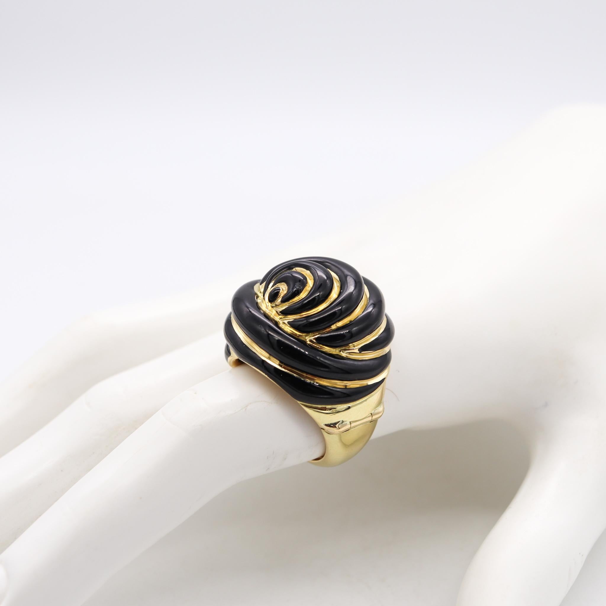Andrew Clunn NYC Knots Cocktail Ring in Solid 18Kt Yellow Gold with Black Enamel For Sale 4