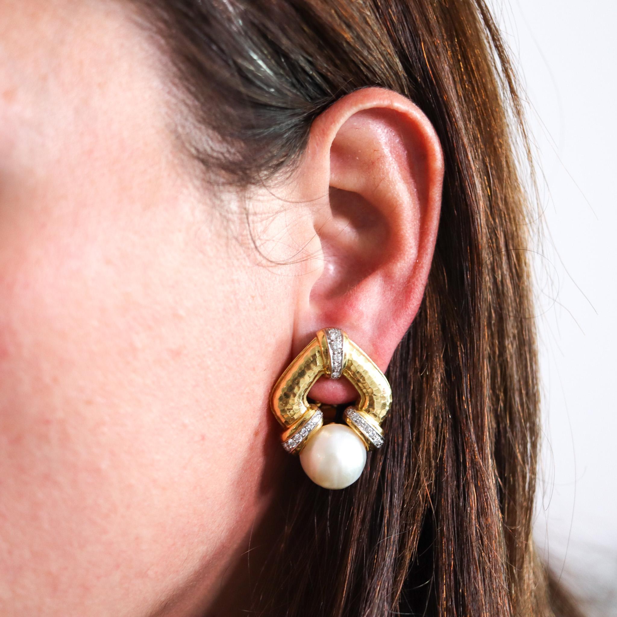Andrew Clunn, boucles d'oreilles en or jaune 18 carats avec diamants de 1,20 carat Pour femmes en vente