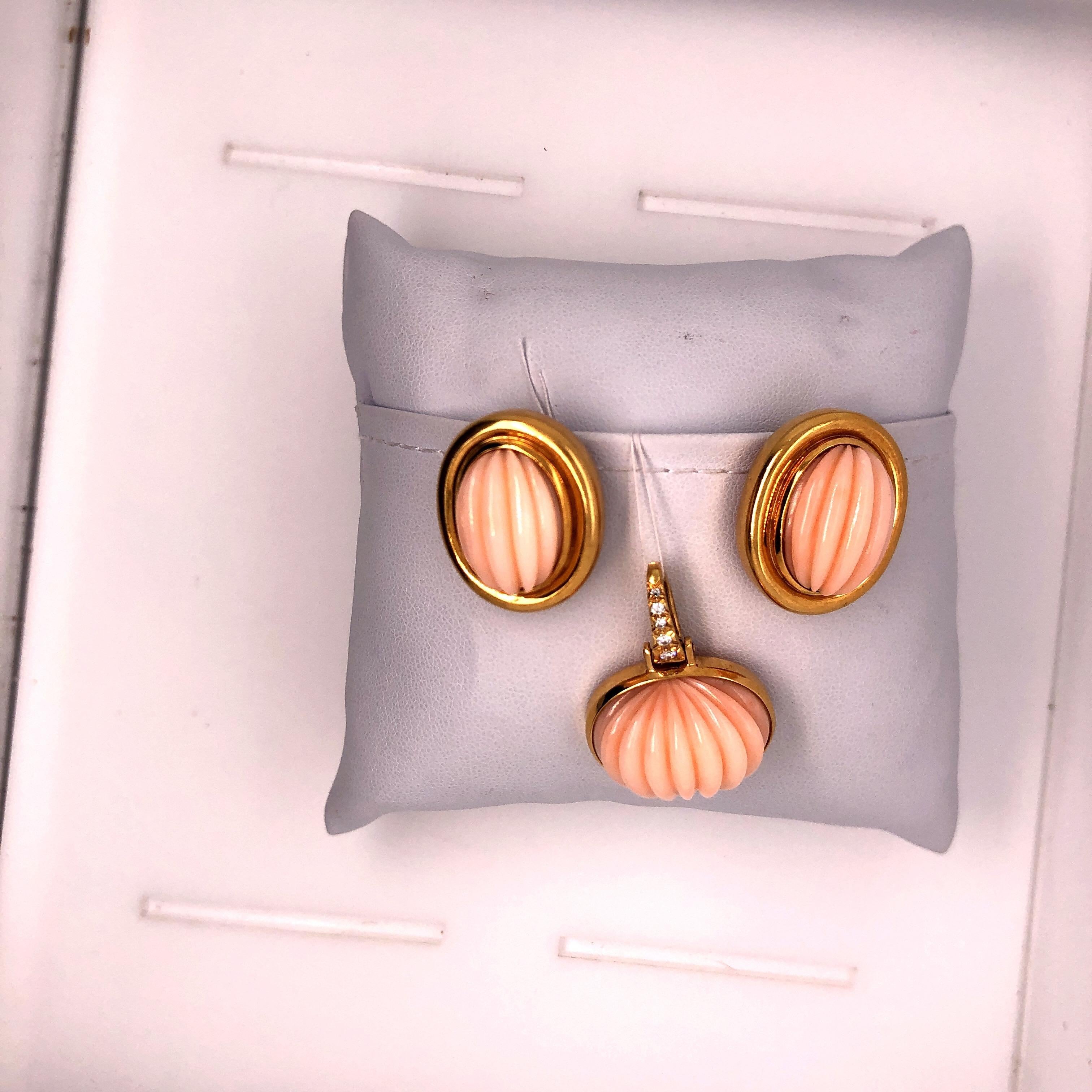 Andrew Clunn Yellow Gold Diamond and Carved Coral Earring and Pendant Set For Sale 4