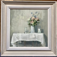 Siglo XX británico Rosas blancas y rosas sobre una mesa en un bodegón interior