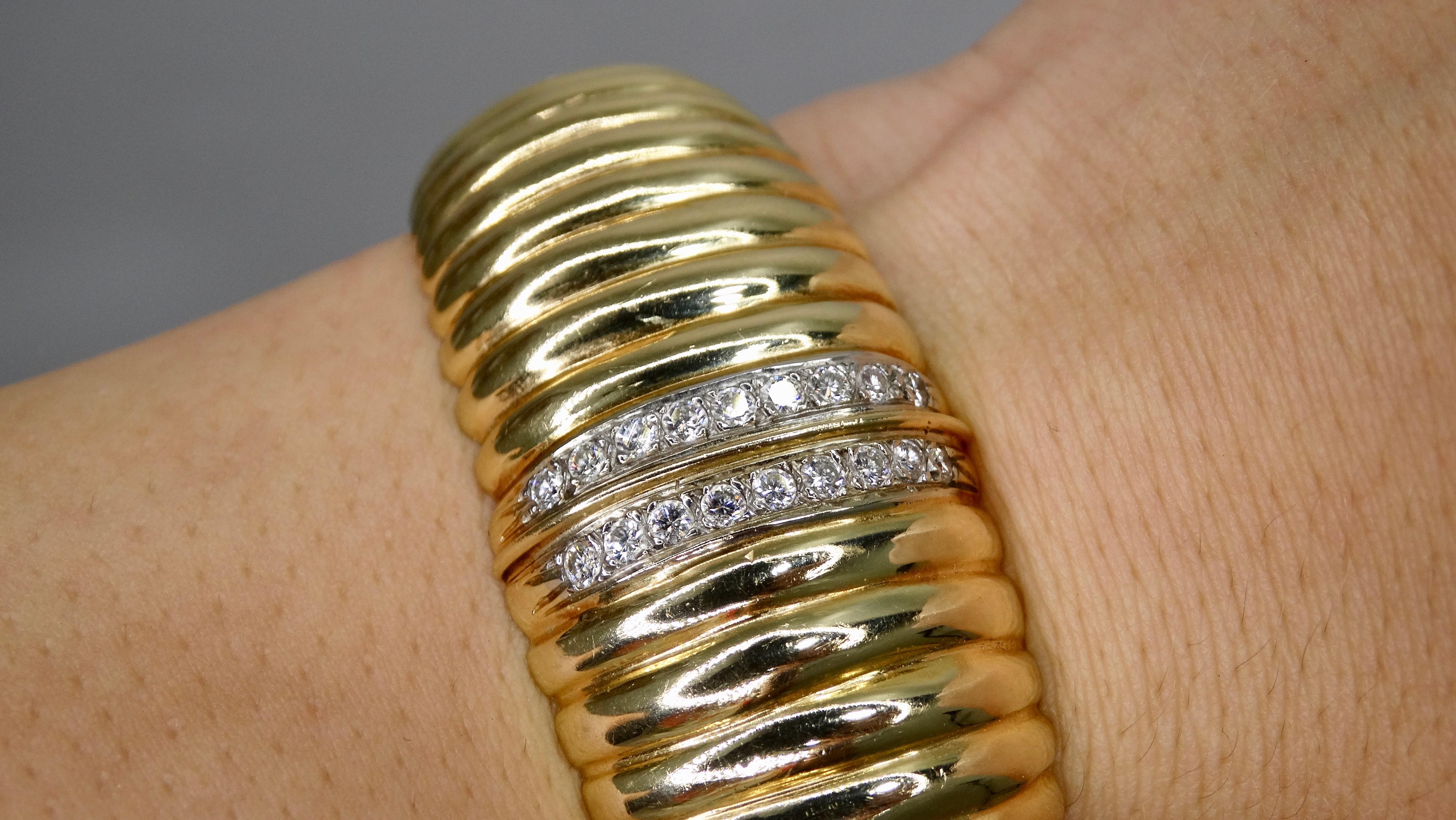 Andrew Gates 1970s Yellow Gold Bangle  In Good Condition In Scottsdale, AZ