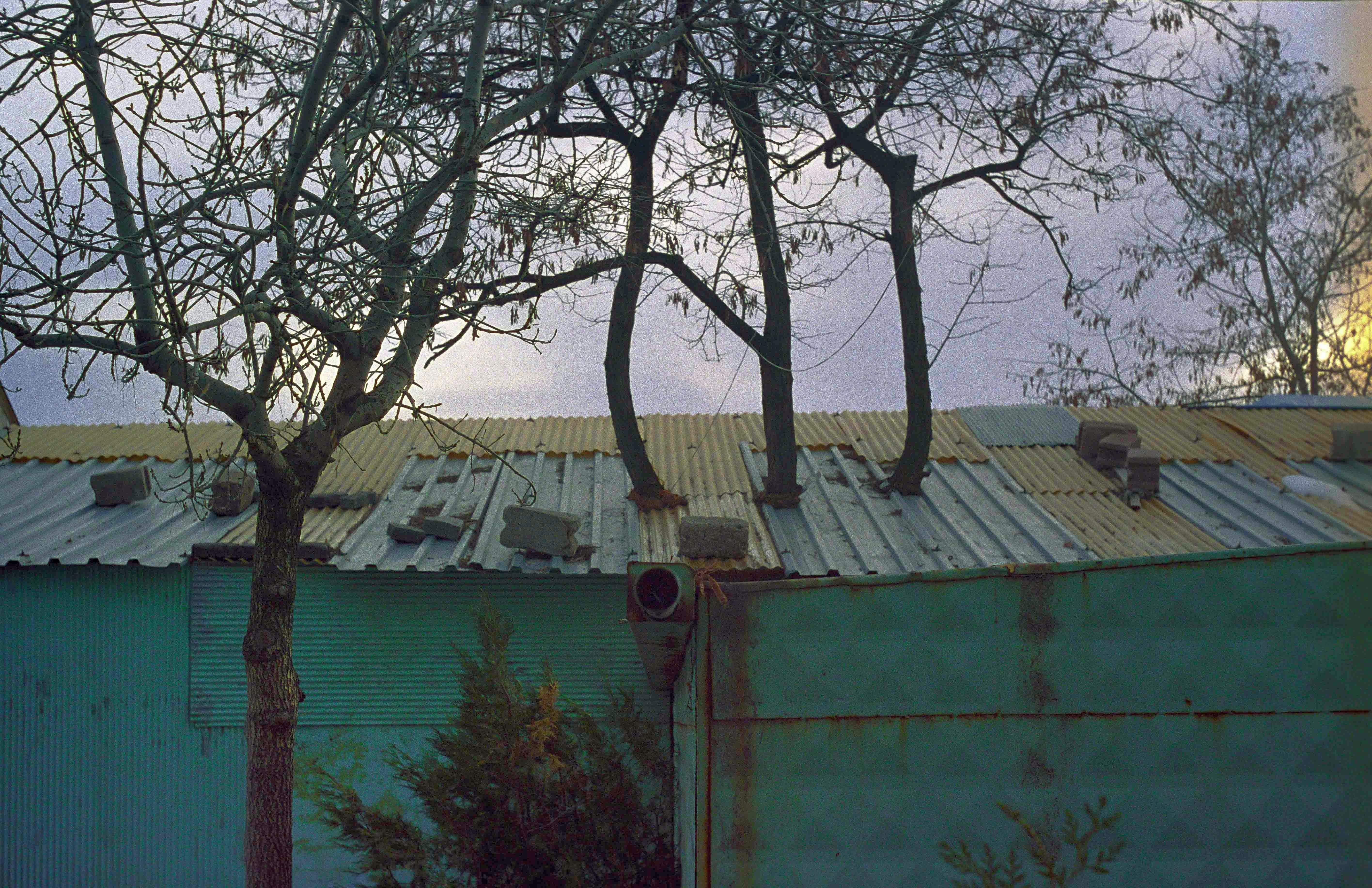 Color Photograph Andrew George - Maison turque