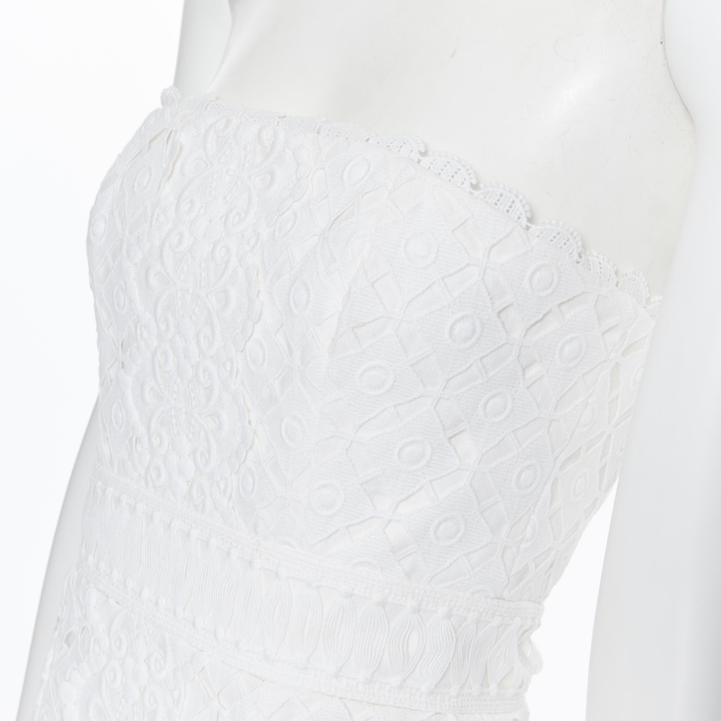 ANDREW GN 2009 white floral lace lattice strapless cocktail dress IT36 XS
Brand: Andrew Gn
Designer: Andrew Gn
Model Name / Style: Lace dress
Material: Cotton
Color: White
Pattern: Solid
Closure: Zip
Extra Detail: Strapless. Fitted waist. Concealed
