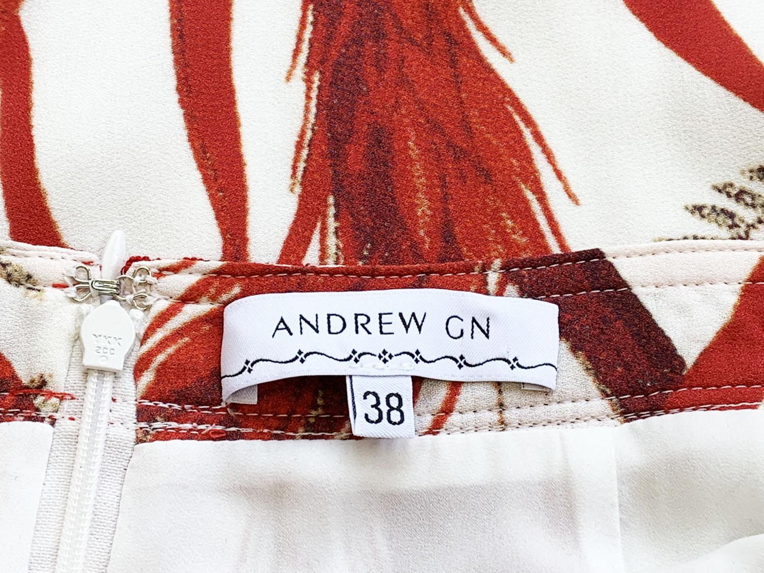 Andrew GN Jupe longue en géorgette de soie blanche et rouge à imprimé Rye, collection 2018, taille FR 38 Neuf - En vente à Montgomery, TX