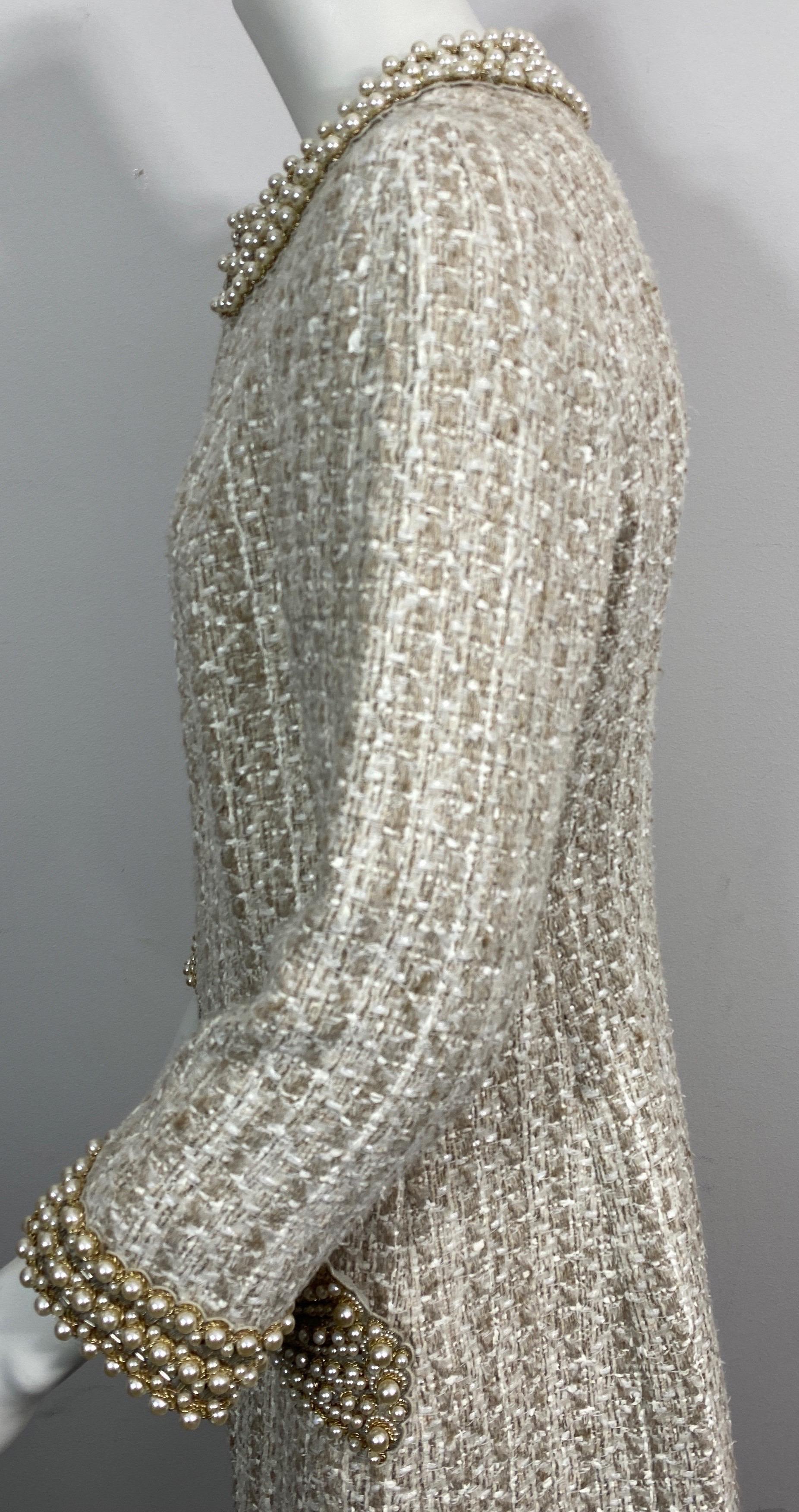 Andrew GN Beige and Ivory Boucle Tweed and Pearl Coat - 2005 Collection - Size M For Sale 8