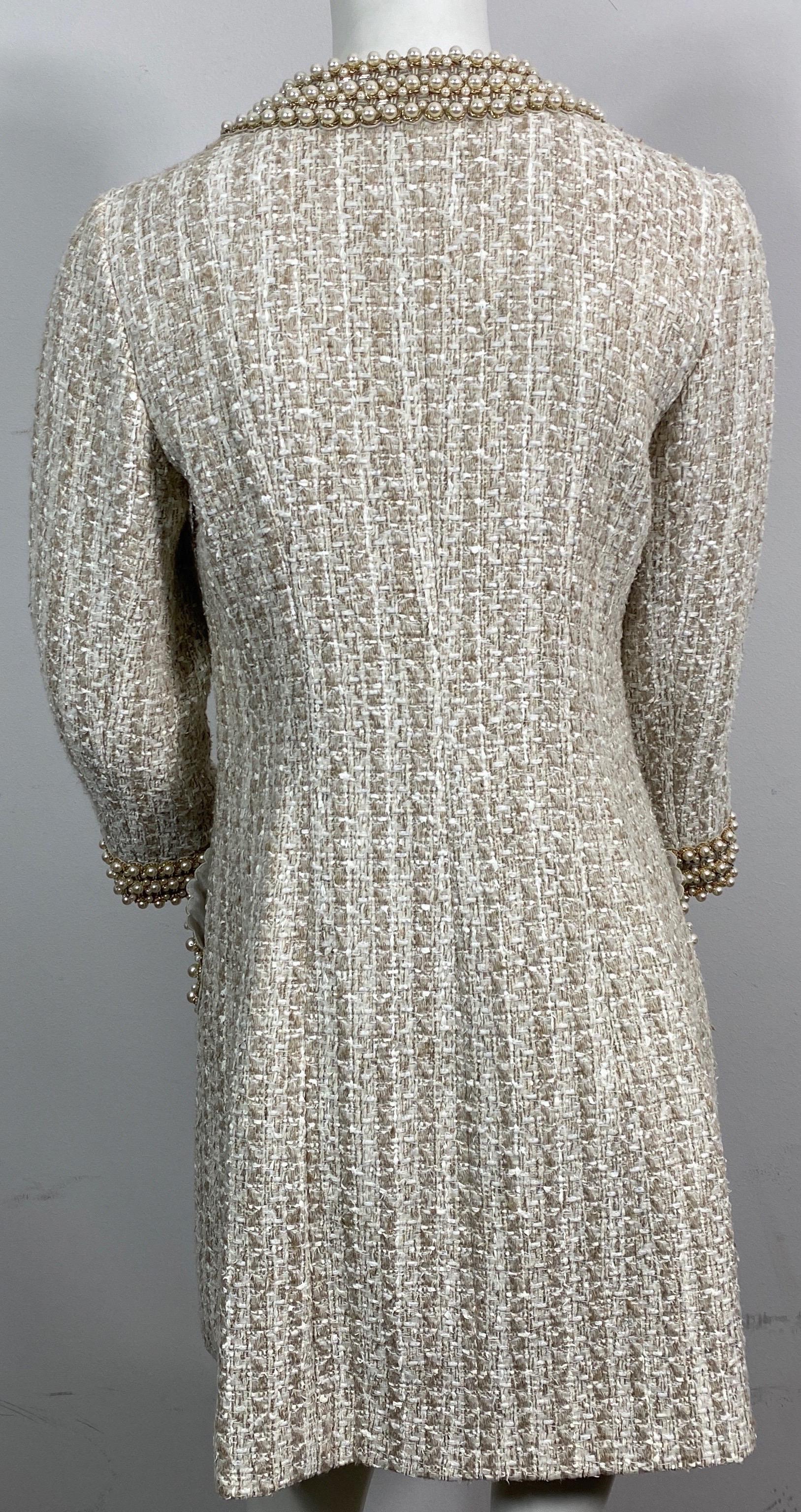 Andrew GN Beige and Ivory Boucle Tweed and Pearl Coat - 2005 Collection - Size M For Sale 9