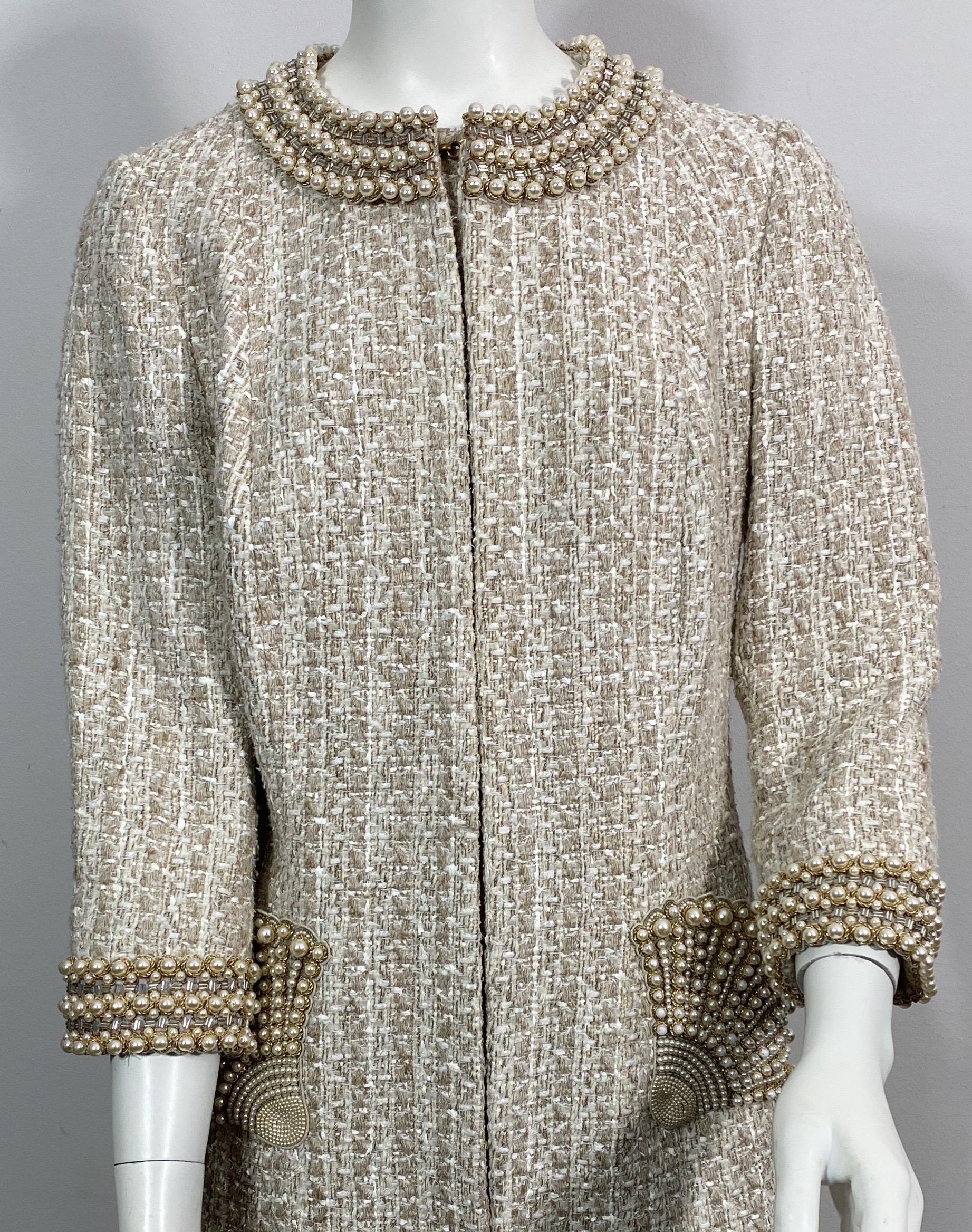 Andrew GN Beige and Ivory Boucle Tweed and Pearl Coat - 2005 Collection - Size M In Excellent Condition For Sale In West Palm Beach, FL