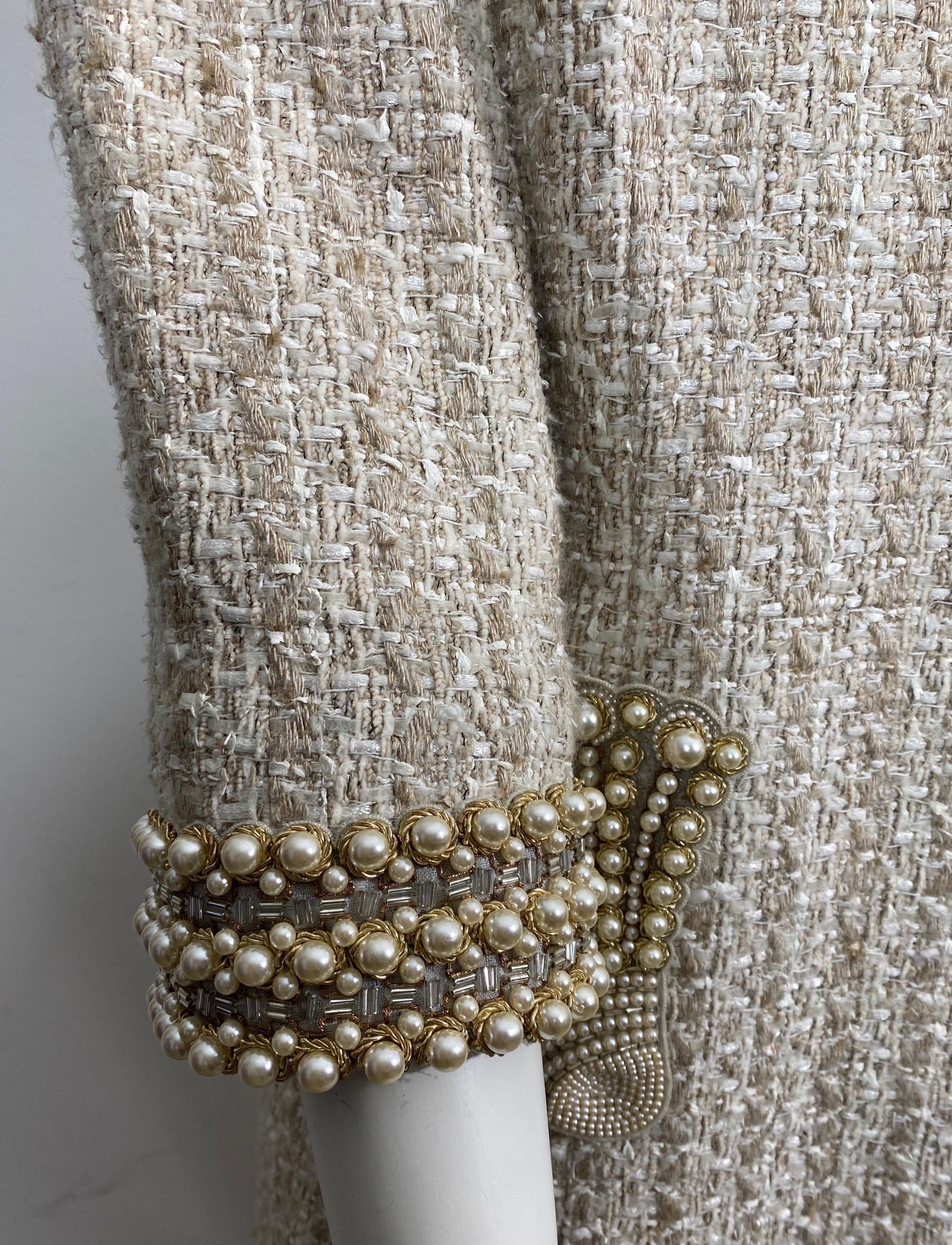 Andrew GN Beige and Ivory Boucle Tweed and Pearl Coat - 2005 Collection - Size M For Sale 2