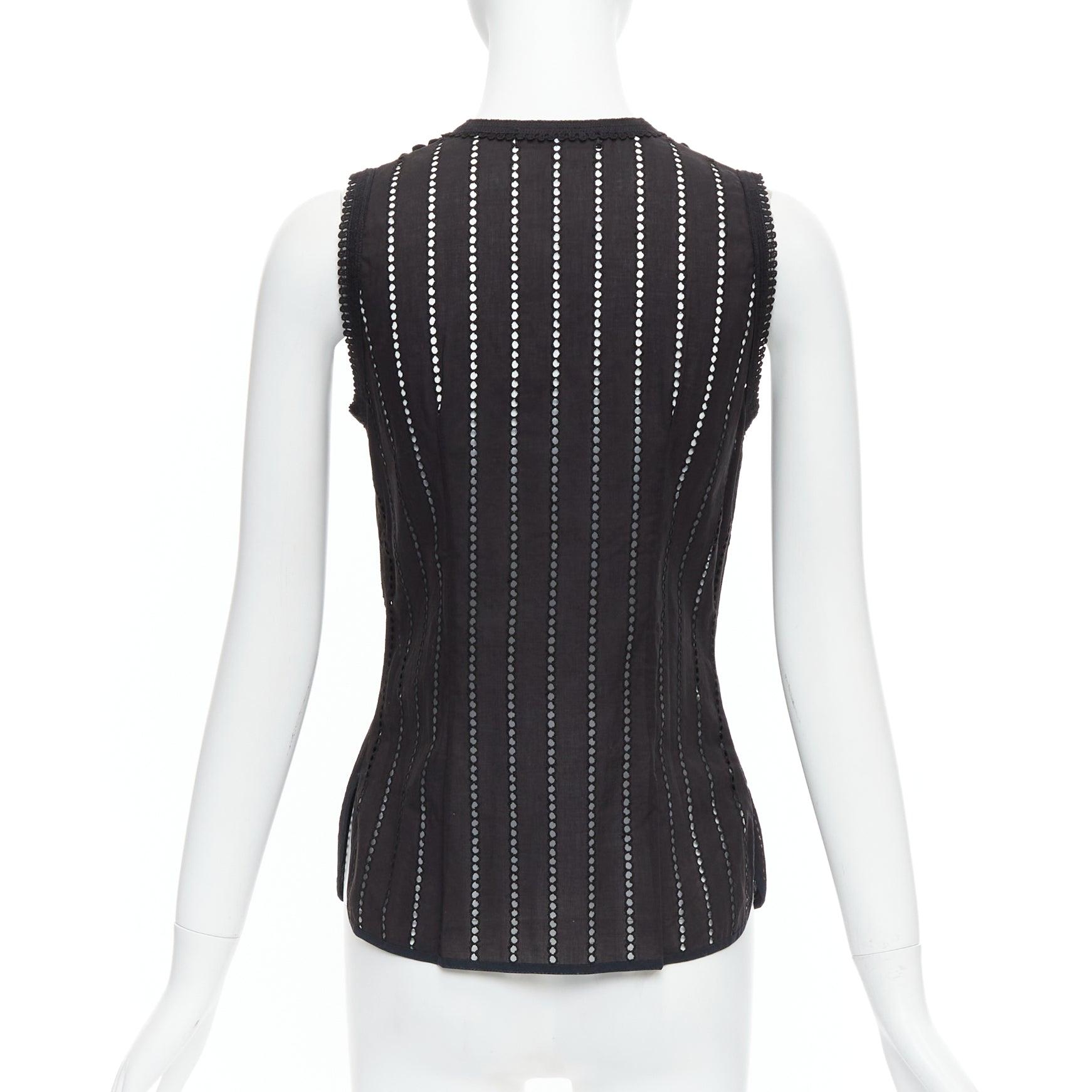 Donna ANDREW GN top senza maniche in pizzo occhiellato nero con bottoni geometrici FR38 M. in vendita
