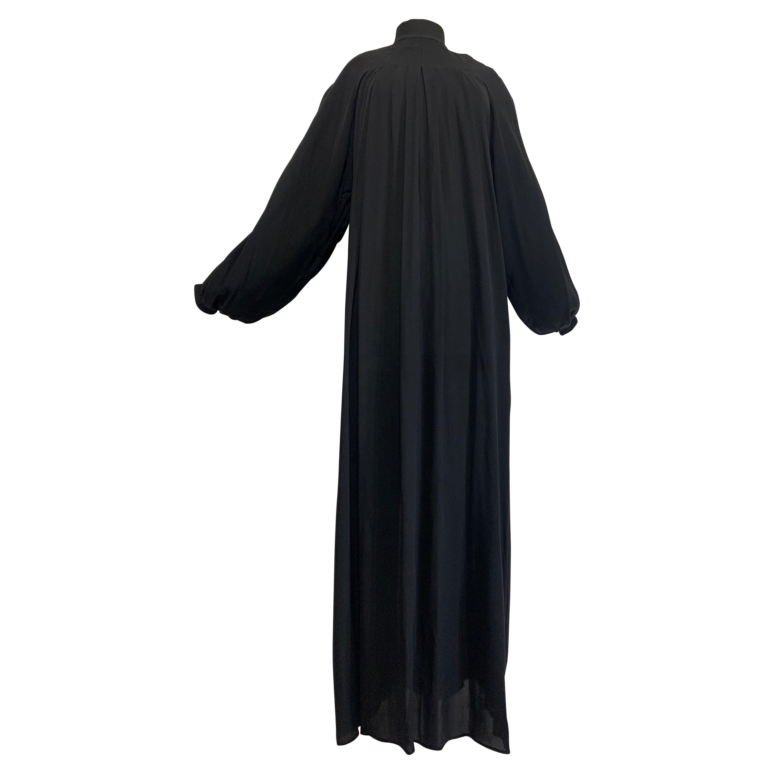 Andrew Gn Schwarzes Maxikleid aus Seidenkrepp im Monastic-Stil mit vollen Falten und hohem Ausschnitt im Angebot