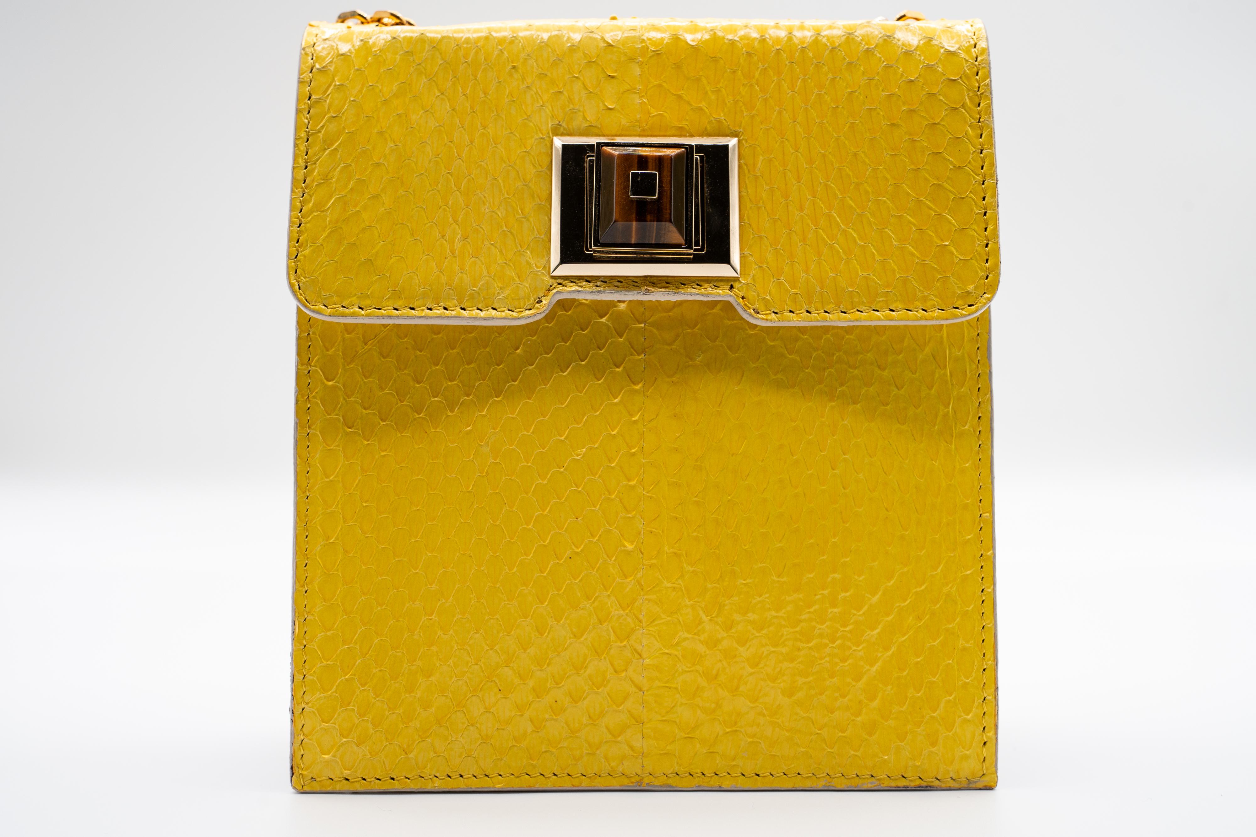Andrew Gn Bolso de bolsillo de piel de serpiente amarilla ojo de tigre Amarillo en venta