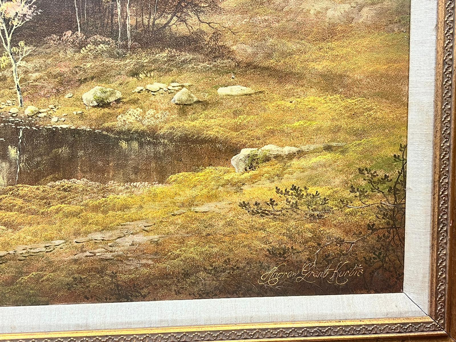 Il Loch delle Highlands
di Andrew Grant Kurtis, britannico del XX secolo
firmata in basso sul fronte e timbrata sul verso
dipinto a olio su tela, senza cornice
tela: 24 x 48 pollici
provenienza: collezione privata, Inghilterra
condizioni: ottime e