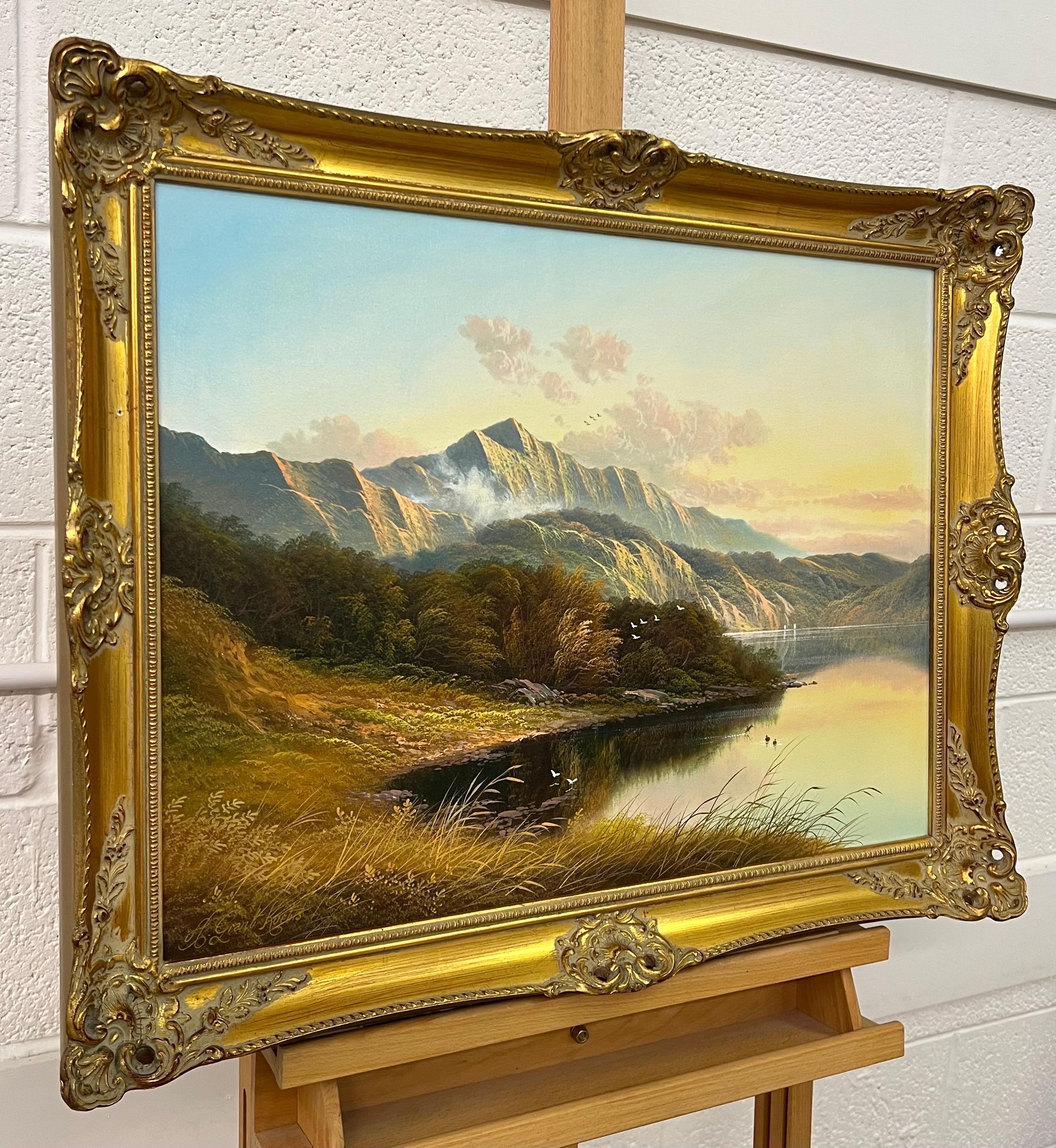 Lago de montaña Pintura al óleo de un lago de las Tierras Altas de Escocia, del artista británico Andrew Grant Kurtis M.A.(Lon) B.Des.(Hons) L.S.I.A.D.

Medidas: 24 x 18 pulgadas 
El marco mide 29 x 23 pulgadas 

Como artista de estilo clásico y