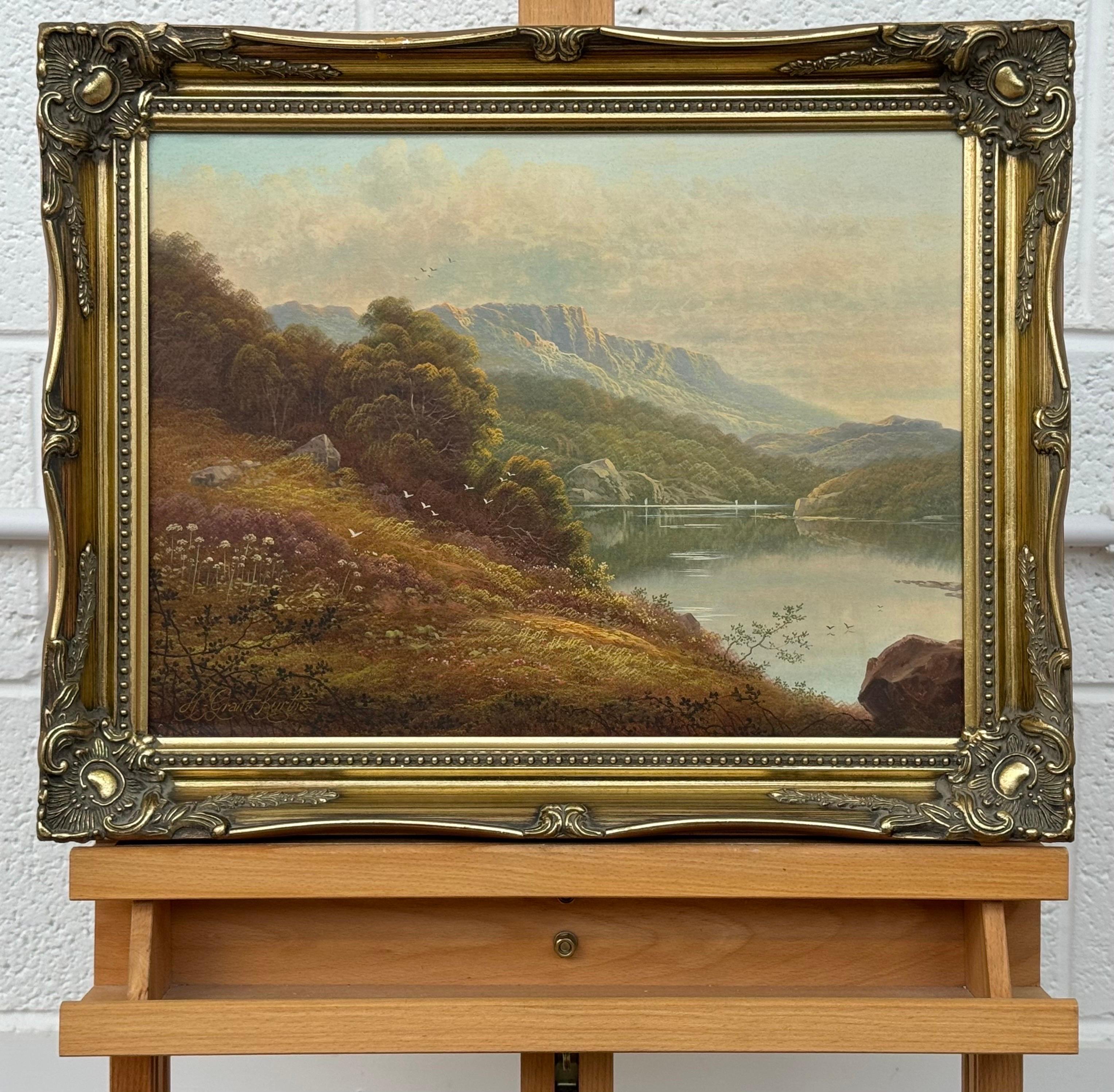 Reflejos Tranquilos: Un Sereno Paisaje de Lago de Montaña por un Artista Británico - Painting Realista de Andrew Grant Kurtis