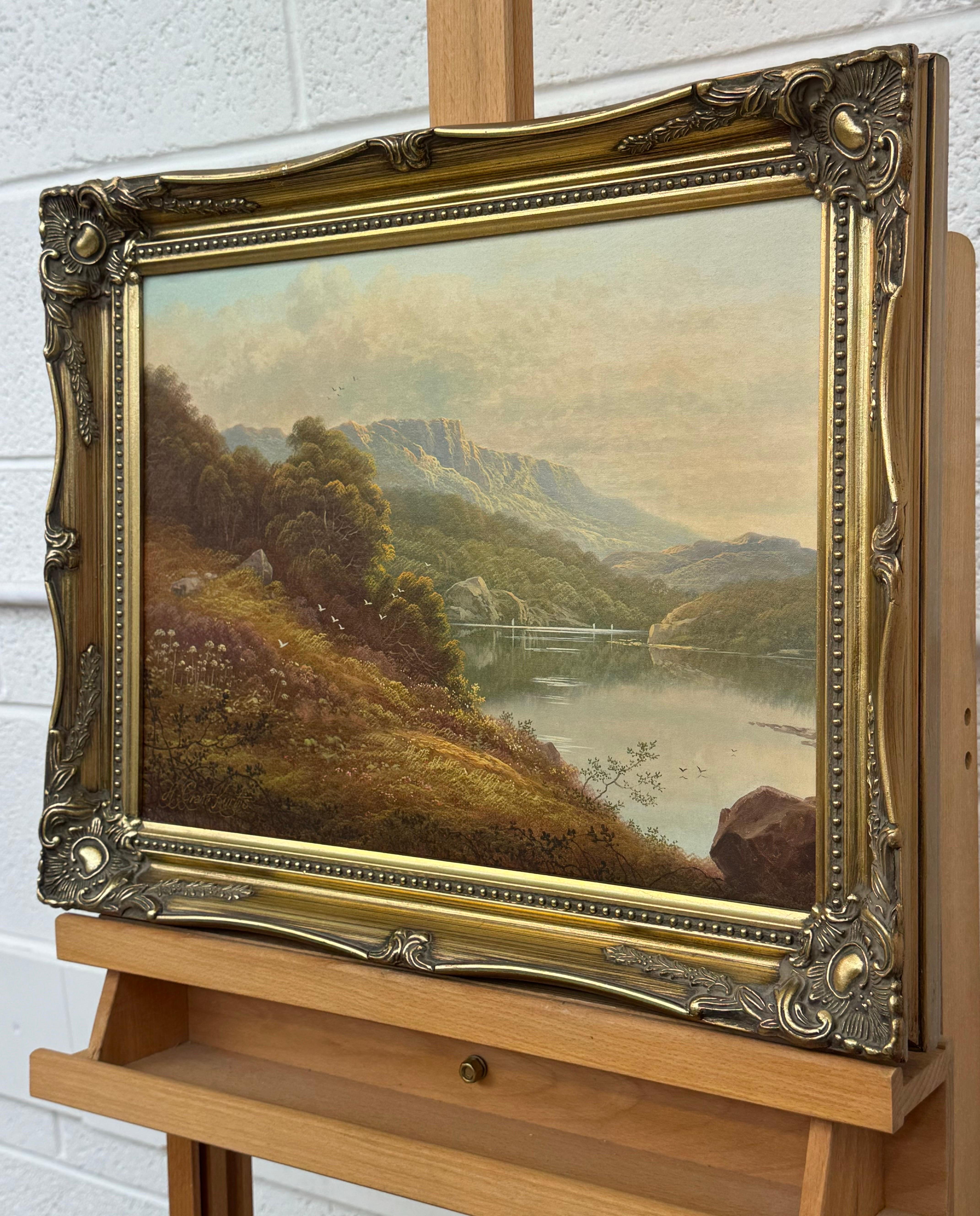 Reflejos Tranquilos: Un Sereno Paisaje de Lago de Montaña por un Artista Británico - Landscape Painting Marrón de Andrew Grant Kurtis