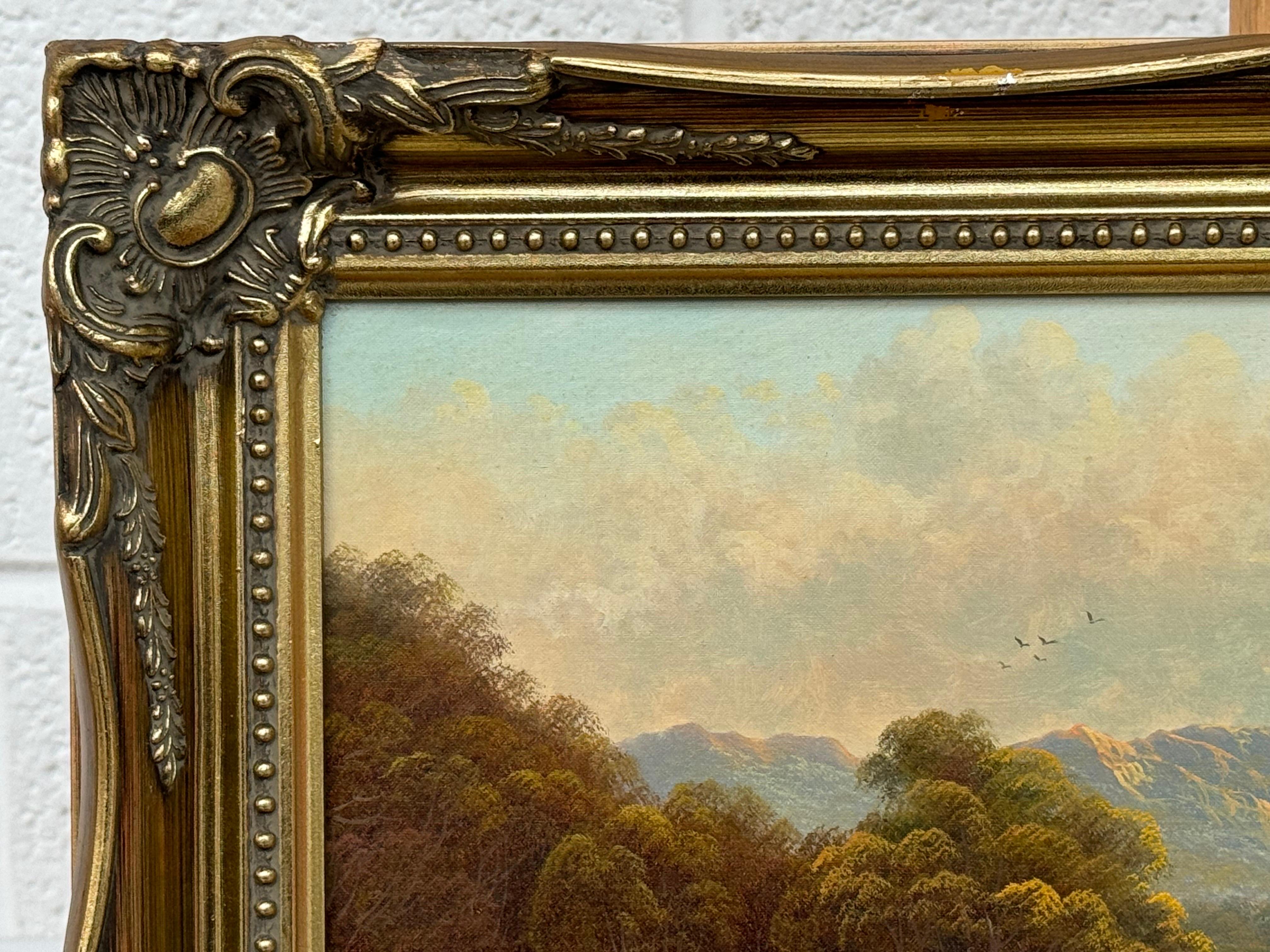 Reflejos Tranquilos: Un Sereno Paisaje de Lago de Montaña por un Artista Británico en venta 3