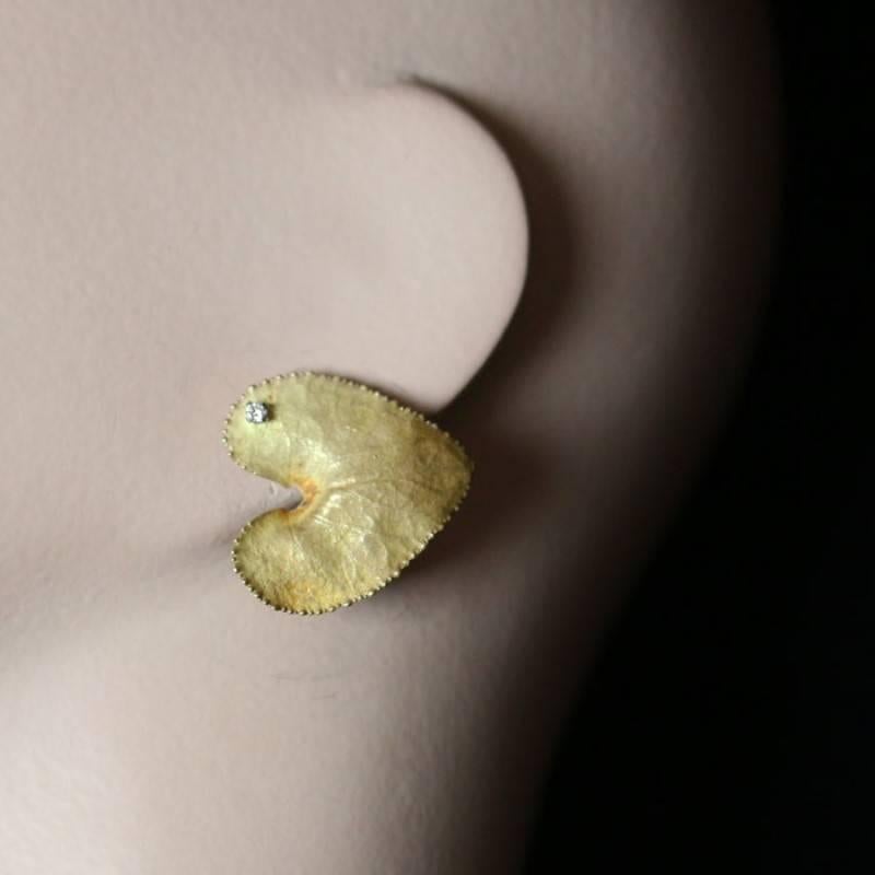 Women's or Men's Andrew Grima 18 Carat Yellow Gold Cyclamen Leaf Diamond Dew Drops Earring