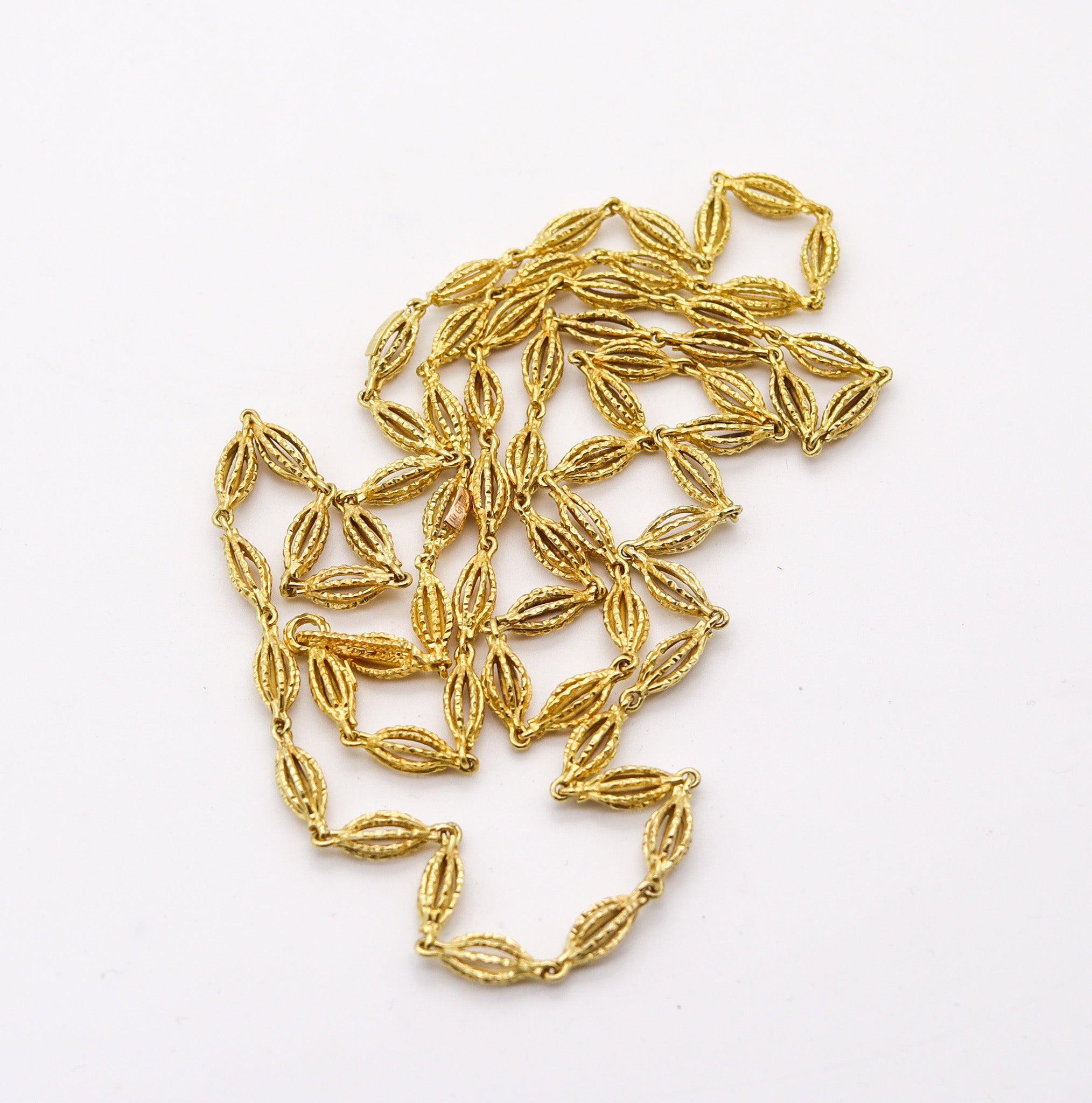 ANDREW GRIMA 1969 London Long Textured Chain In Solid 18Kt Yellow Gold In Excellent Condition In Miami, FL